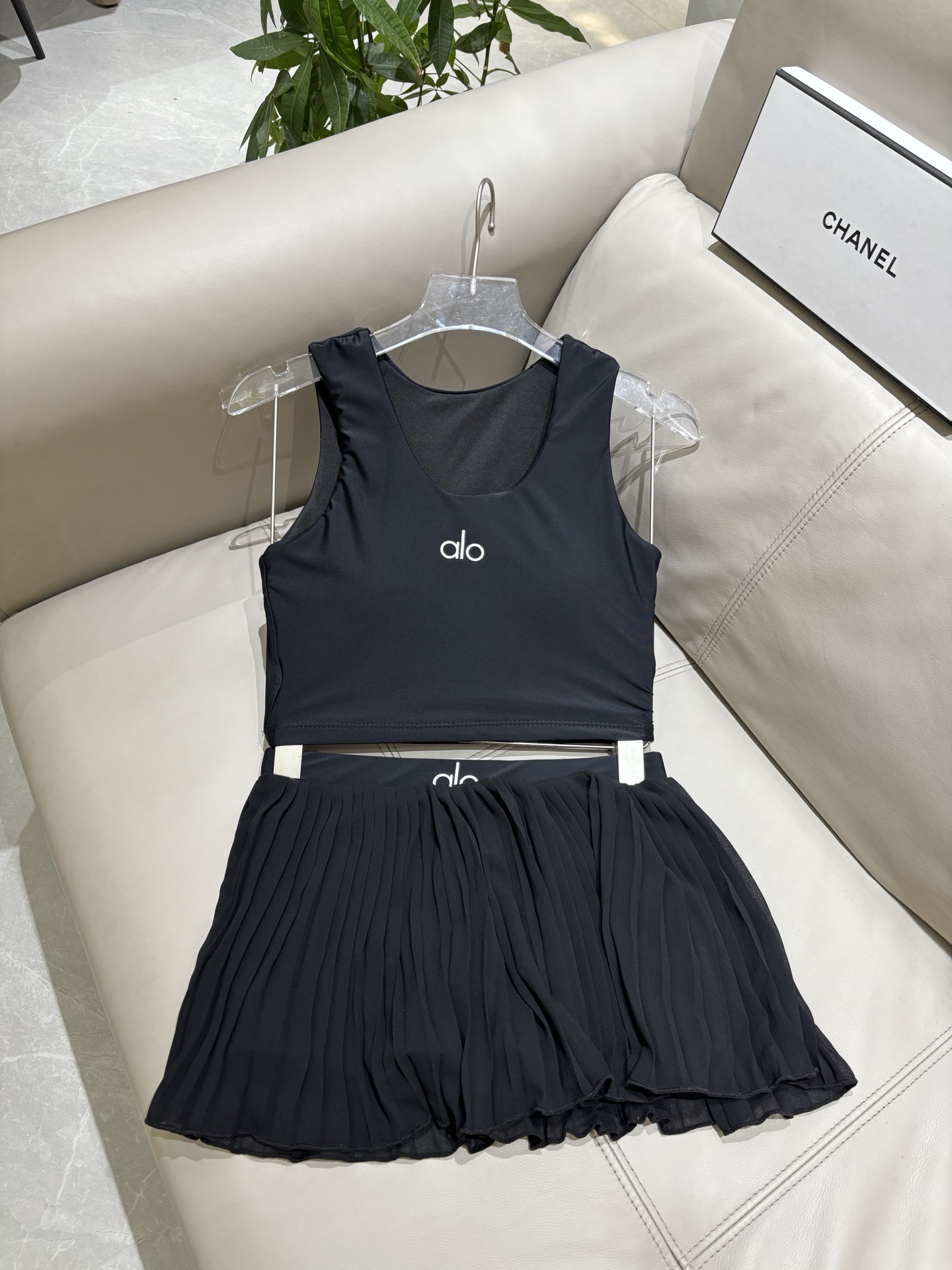 ALO新款高弹力健身短款瑜伽服运动套装~小背心➕修身提臀显瘦短裤裙S M L Xl