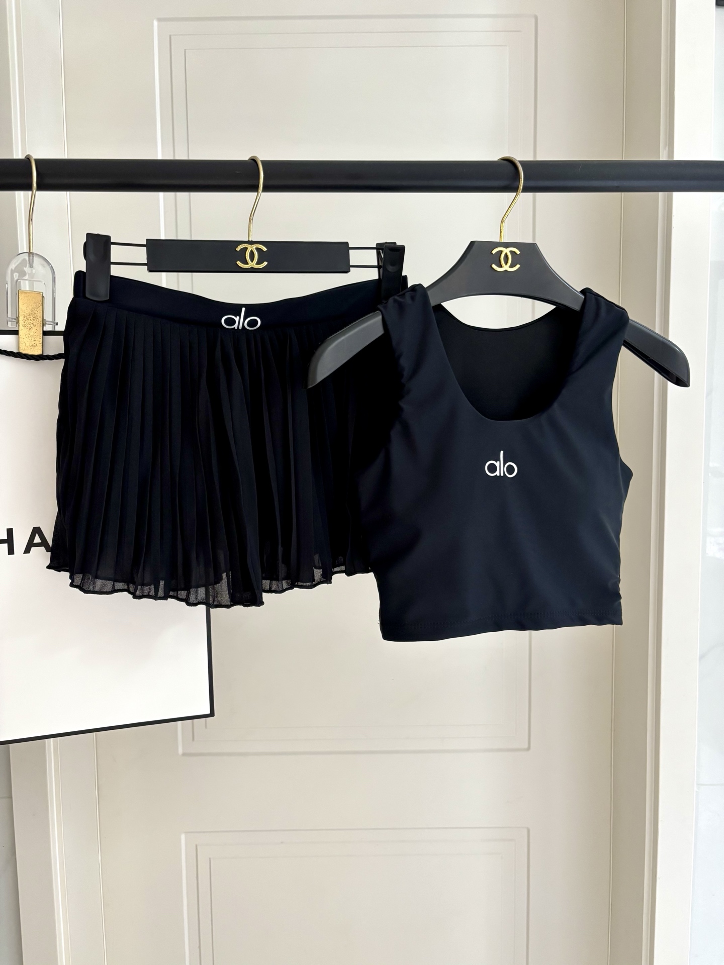 ALO新款高弹力健身短款瑜伽服运动套装~小背心➕修身提臀显瘦短裤裙S M L Xl