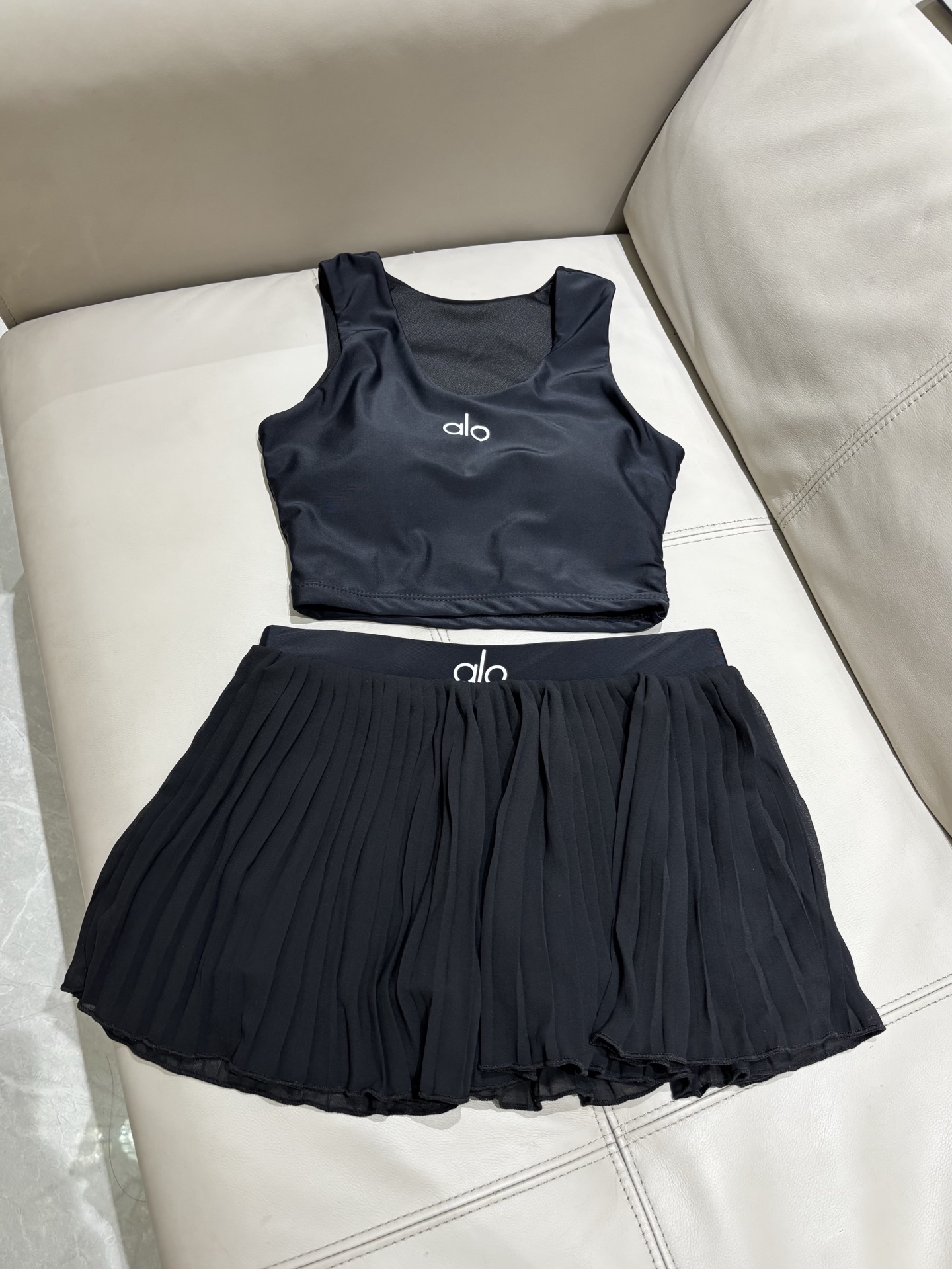 ALO新款高弹力健身短款瑜伽服运动套装~小背心➕修身提臀显瘦短裤裙S M L Xl