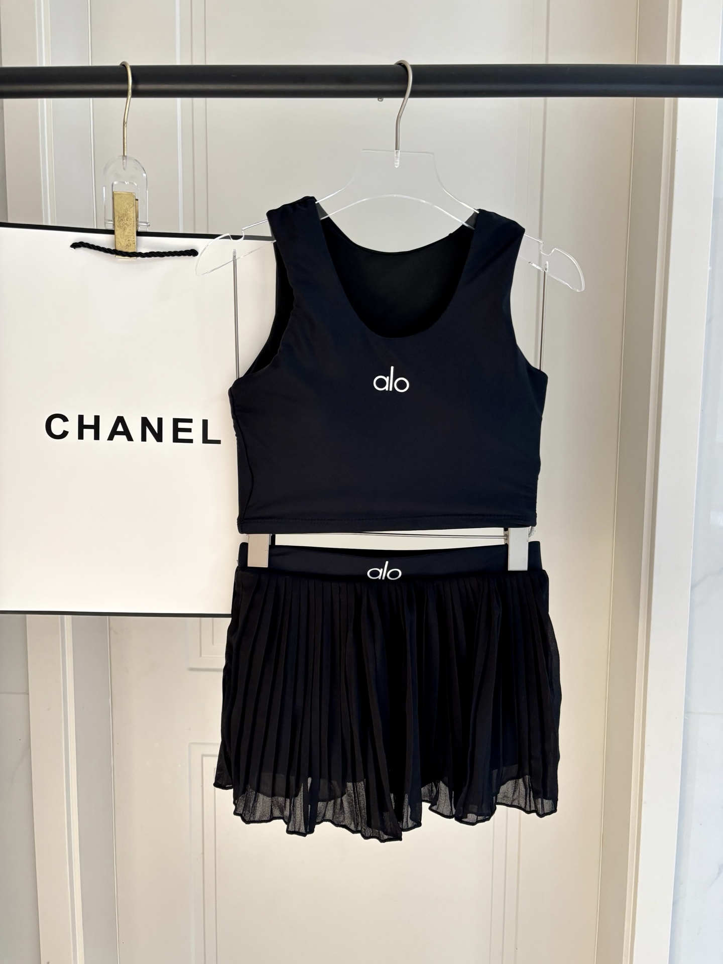 ALO新款高弹力健身短款瑜伽服运动套装~小背心➕修身提臀显瘦短裤裙S M L Xl