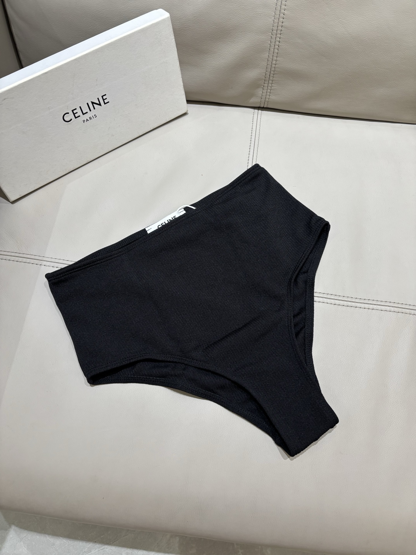 Celine分体😍🥰适合多种场景的游泳衣🏊‍♀️海边 游泳池 温泉 水上乐园 漂流都可以😌内搭也完全可以