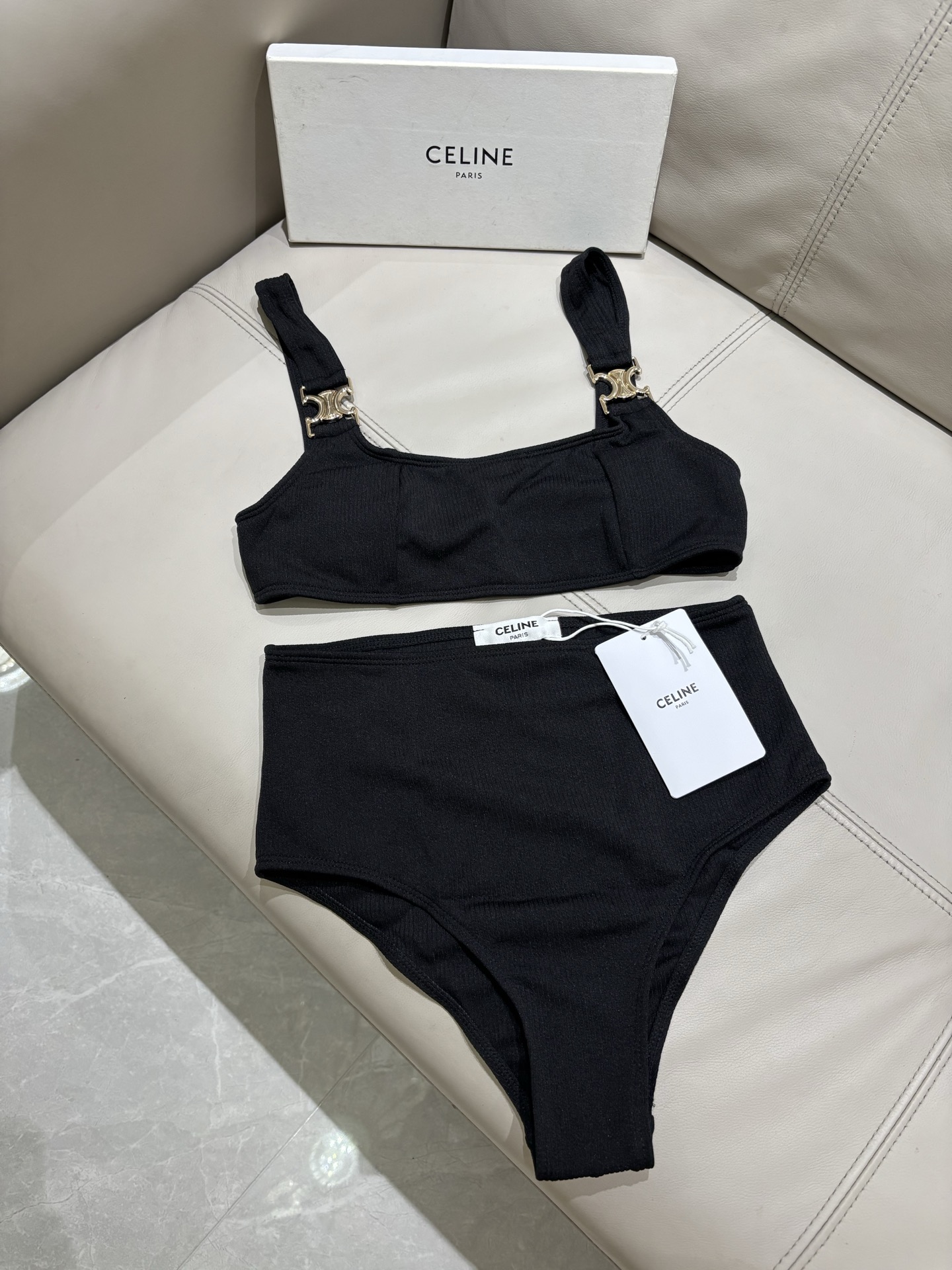 Celine分体😍🥰适合多种场景的游泳衣🏊‍♀️海边 游泳池 温泉 水上乐园 漂流都可以😌内搭也完全可以