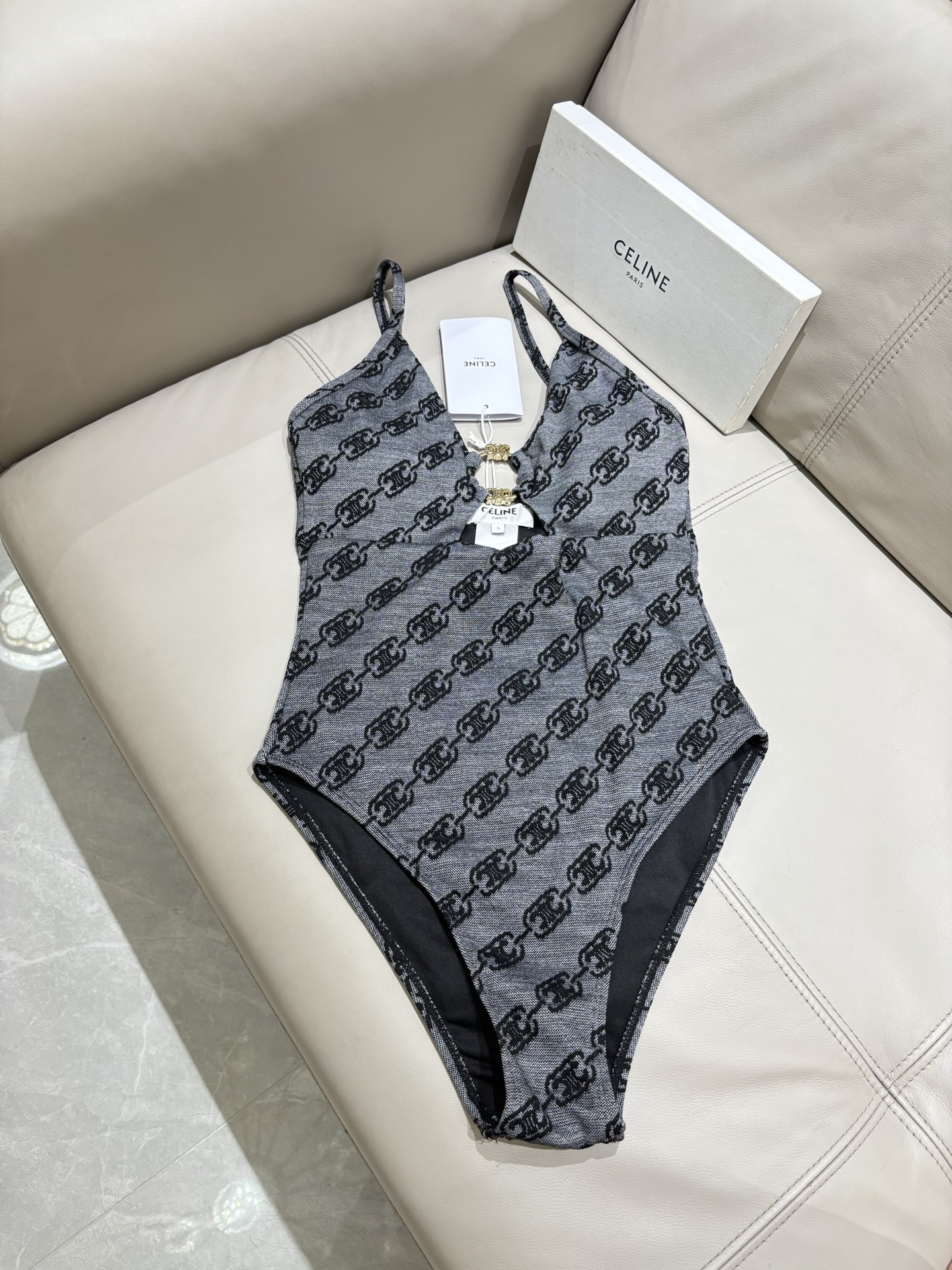 Celine比基尼😍🥰适合多种场景的游泳衣🏊‍♀️海边 游泳池 温泉 水上乐园 漂流都可以😌内搭也完全可