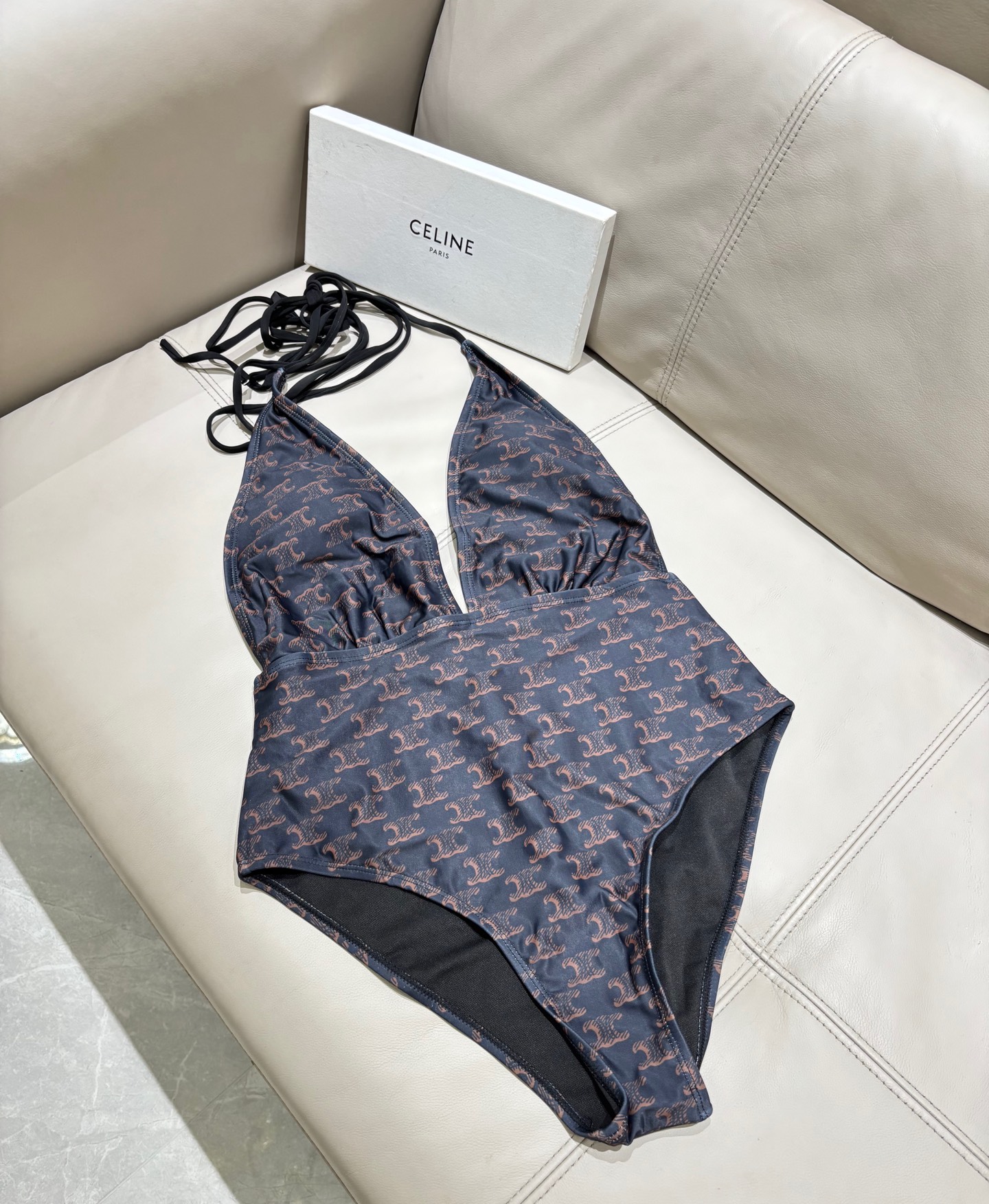 Celine连体泳衣新款😍🥰适合多种场景的游泳衣🏊‍♀️海边 游泳池 温泉 水上乐园 漂流都可以😌内搭也