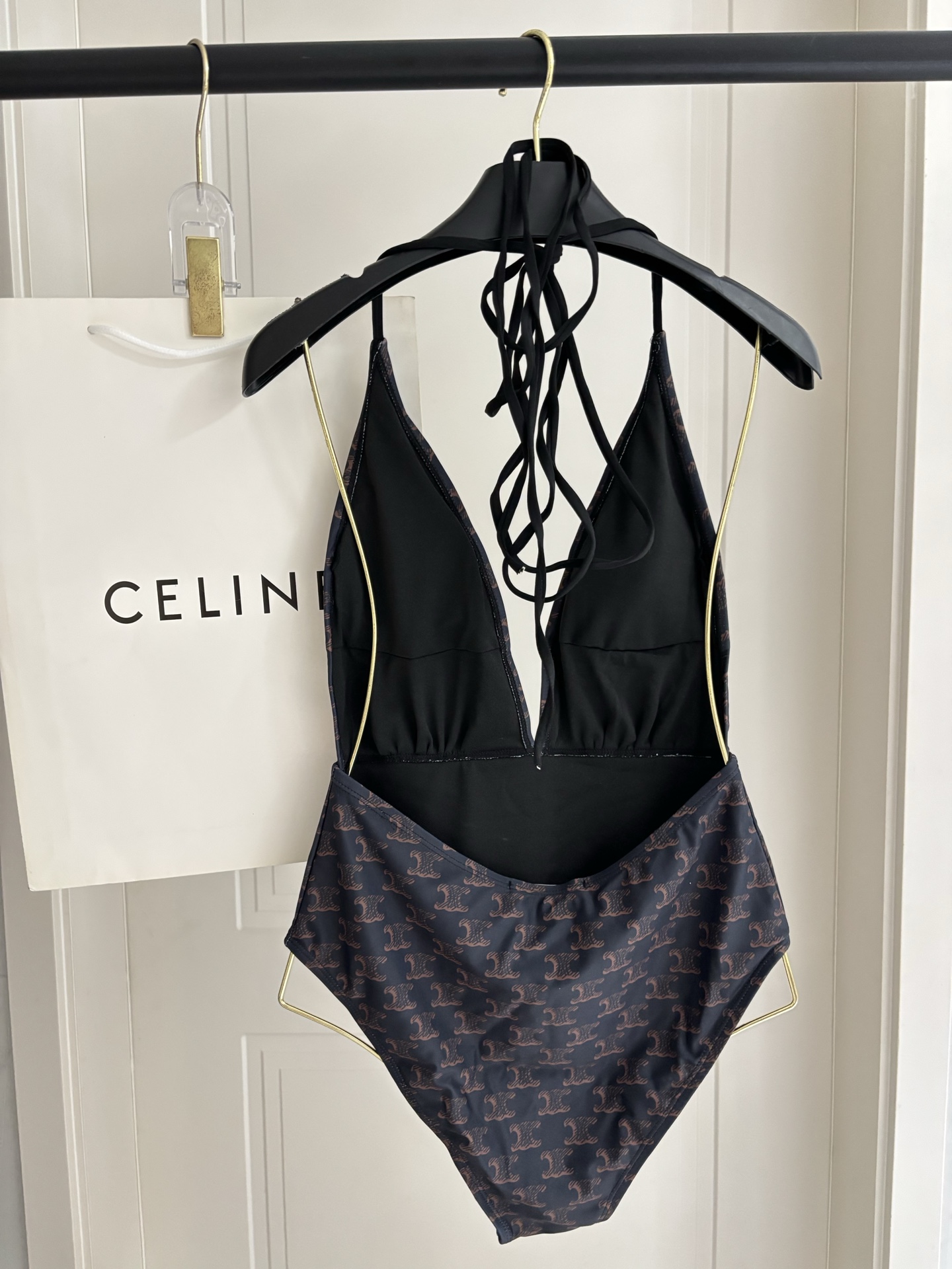 Celine连体泳衣新款😍🥰适合多种场景的游泳衣🏊‍♀️海边 游泳池 温泉 水上乐园 漂流都可以😌内搭也