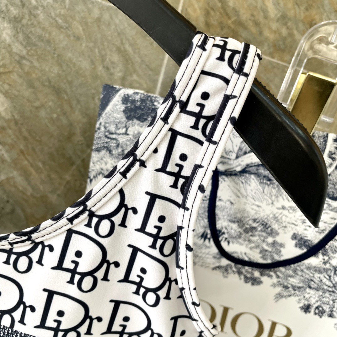 Dior迪奥泳衣👙❤️😍🥰适合多种场景的游泳衣🏊‍♀️海边 游泳池 温泉 水上乐园 漂流都可以😌内搭外穿