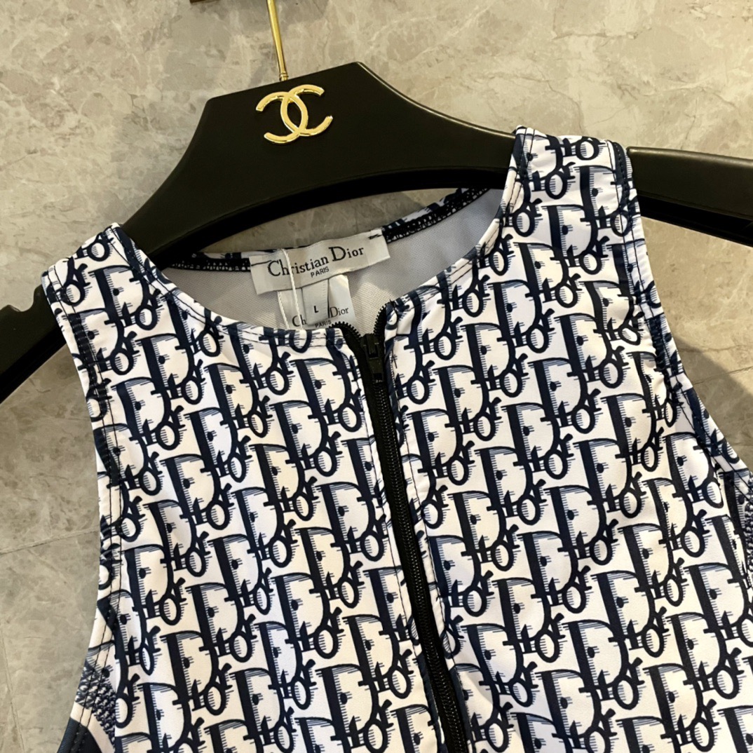 Dior迪奥泳衣👙❤️😍🥰适合多种场景的游泳衣🏊‍♀️海边 游泳池 温泉 水上乐园 漂流都可以😌内搭外穿