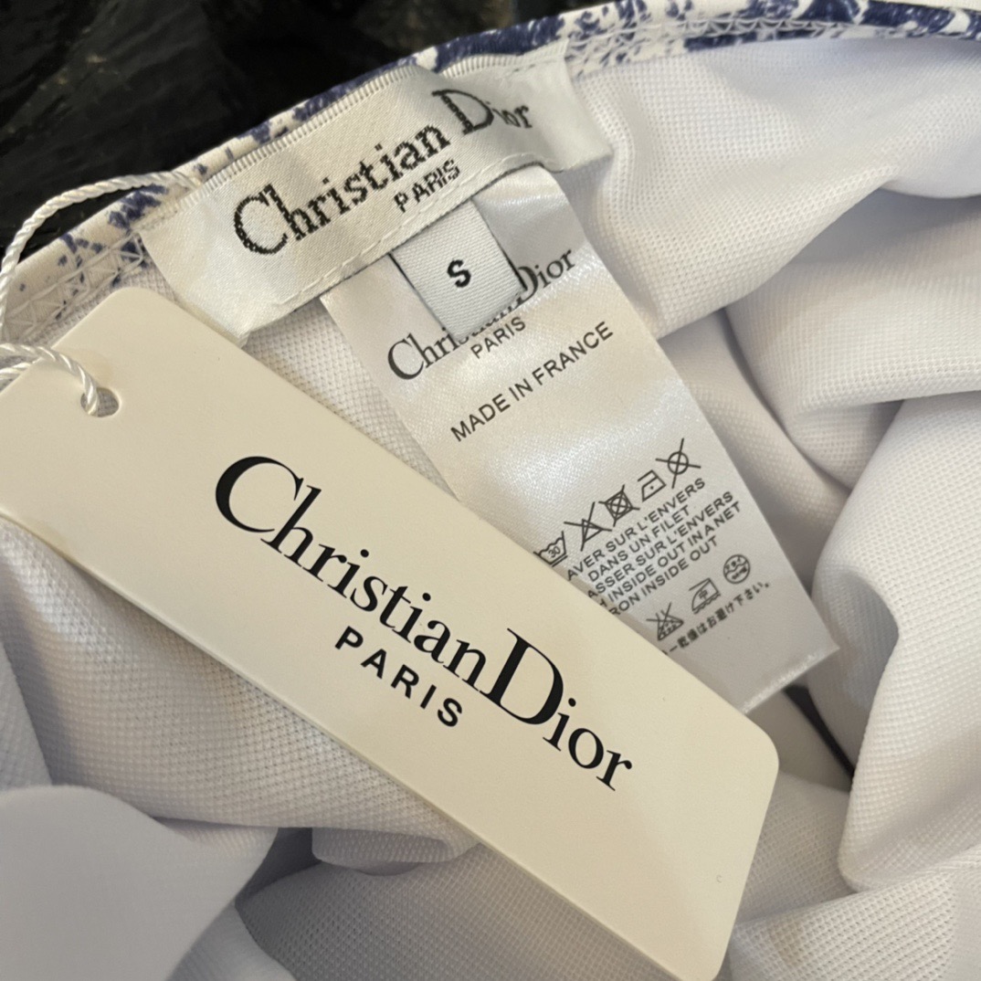 Dior迪奥泳衣👙❤️😍🥰适合多种场景的游泳衣🏊‍♀️海边 游泳池 温泉 水上乐园 漂流都可以😌内搭外穿