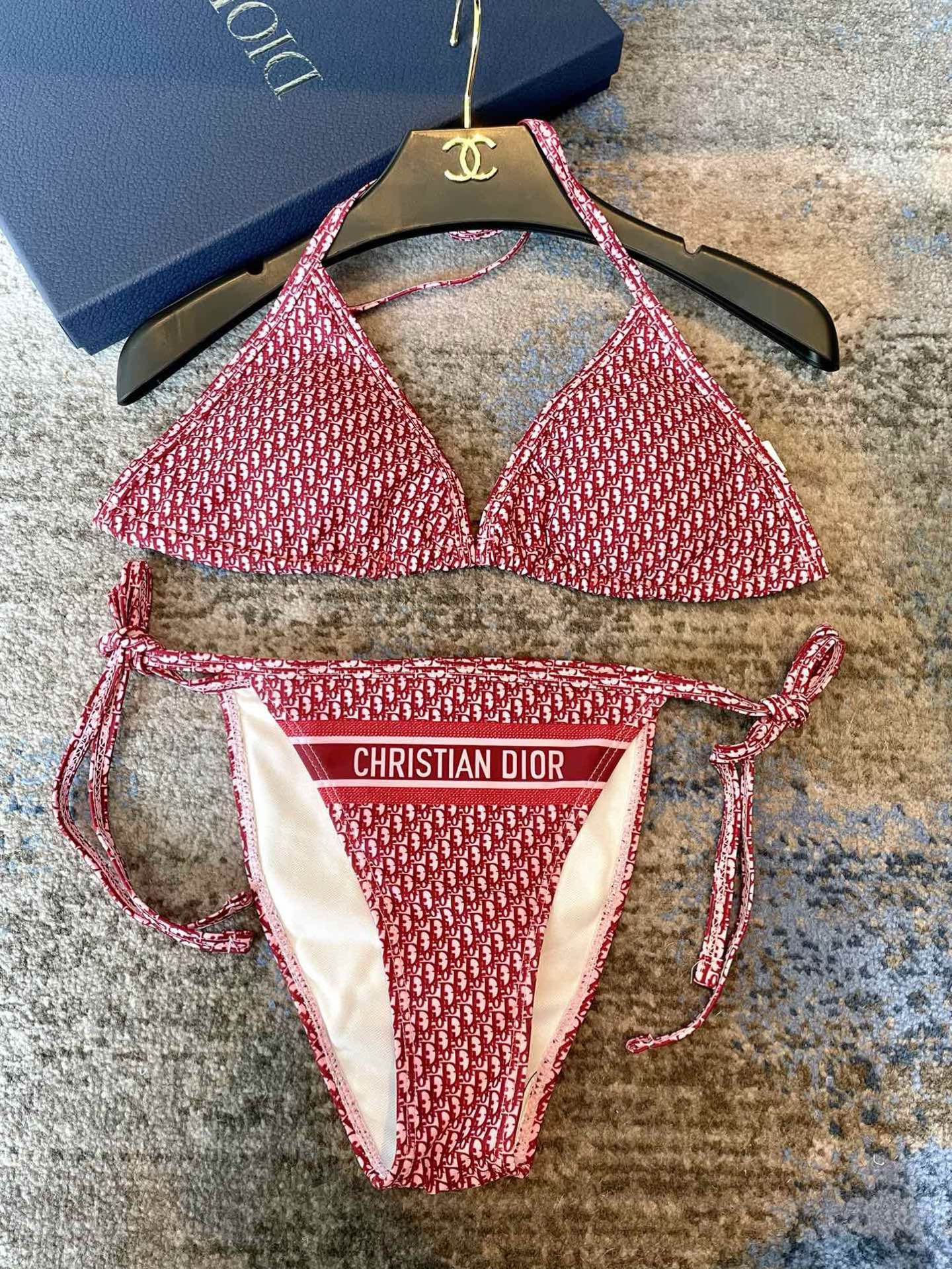 Dior迪奥比基尼泳衣👙❤️😍🥰适合多种场景的游泳衣🏊‍♀️海边 游泳池 温泉 水上乐园 漂流都可以😌内