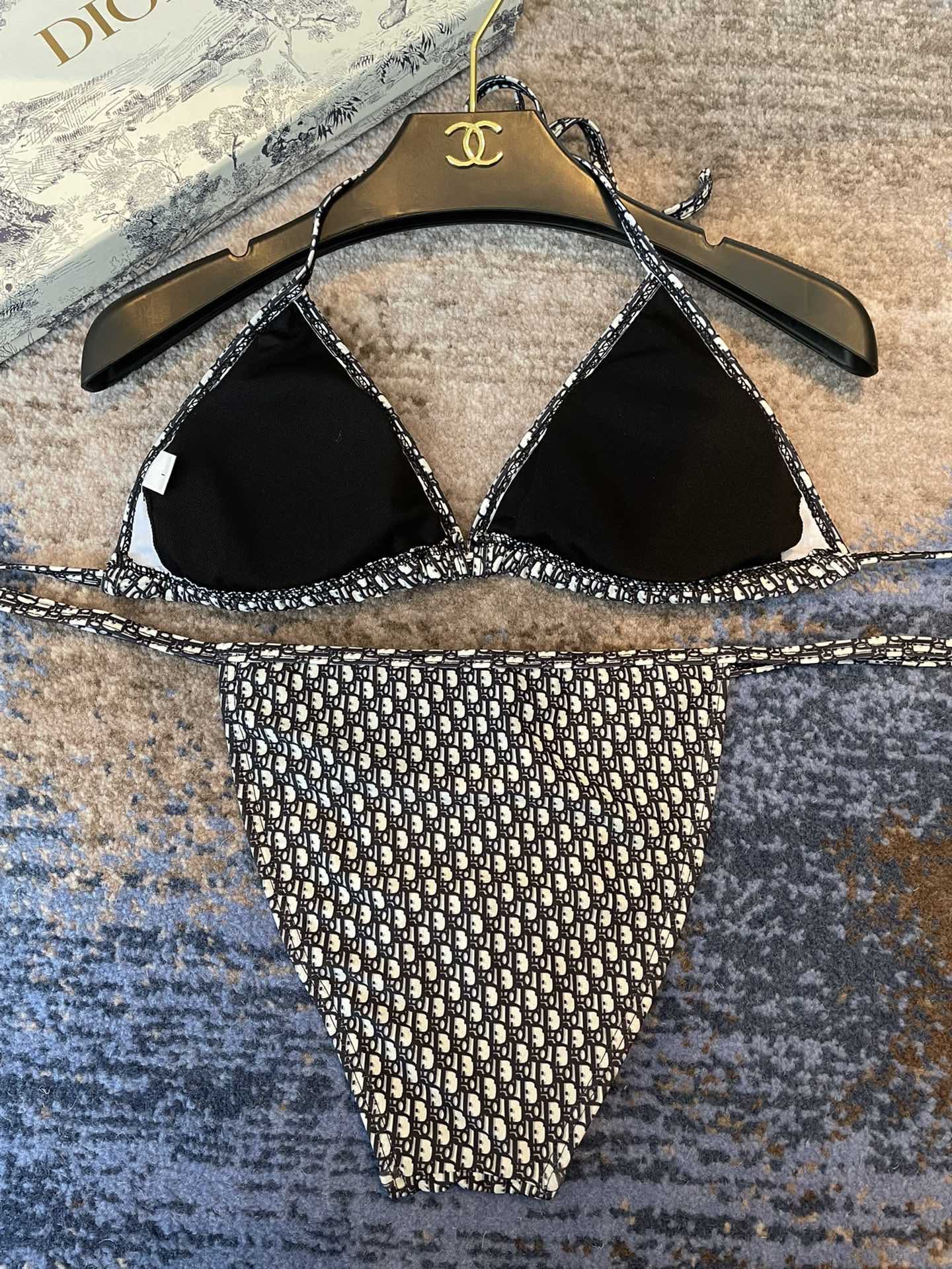 Dior迪奥比基尼泳衣👙❤️😍🥰适合多种场景的游泳衣🏊‍♀️海边 游泳池 温泉 水上乐园 漂流都可以😌内