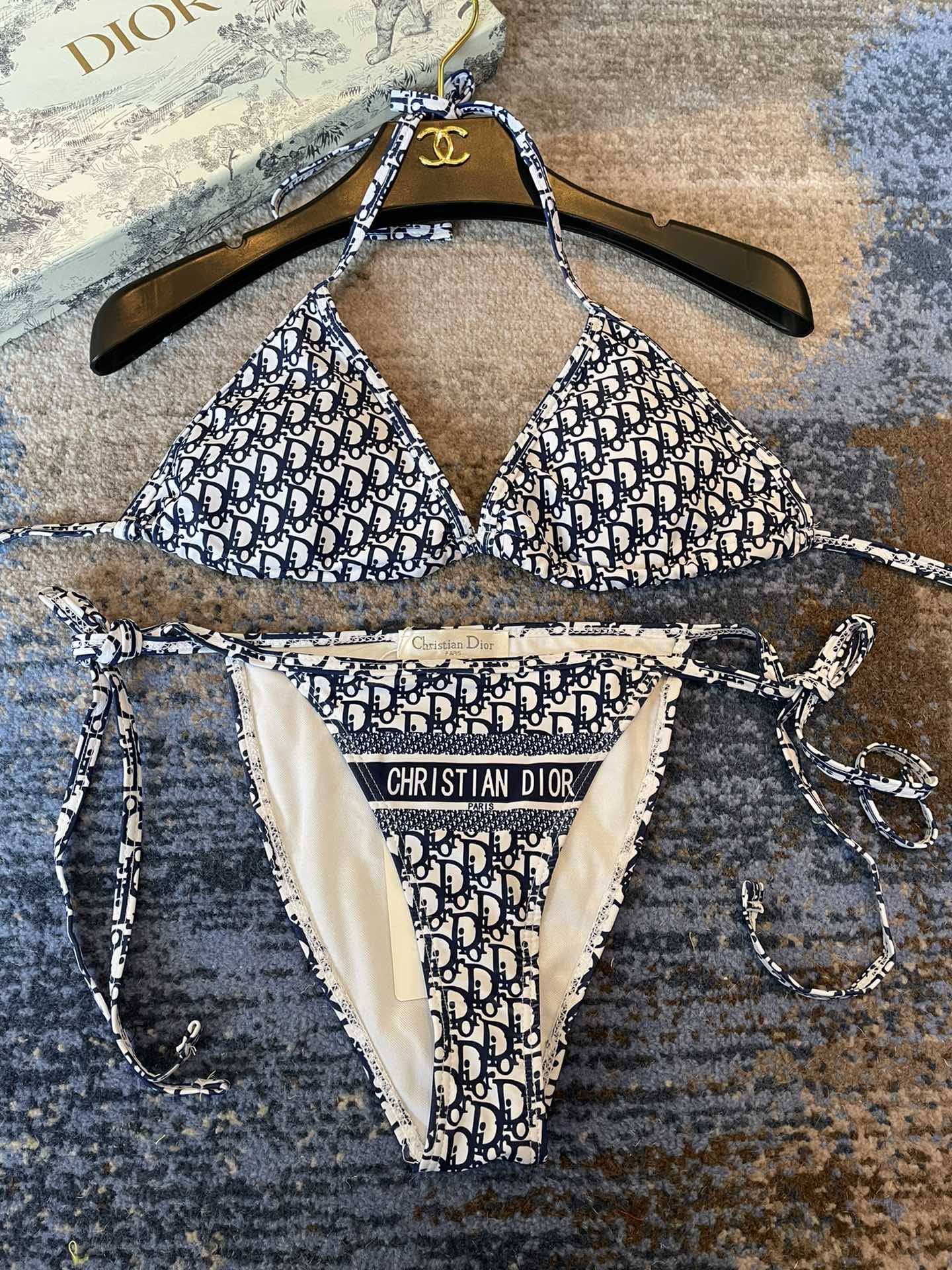 迪奥比基尼 适合多种场景的游泳衣🏊‍♀️海边 游泳池 温泉 水上乐园 漂流都可以😌内搭也完全可以 连体设