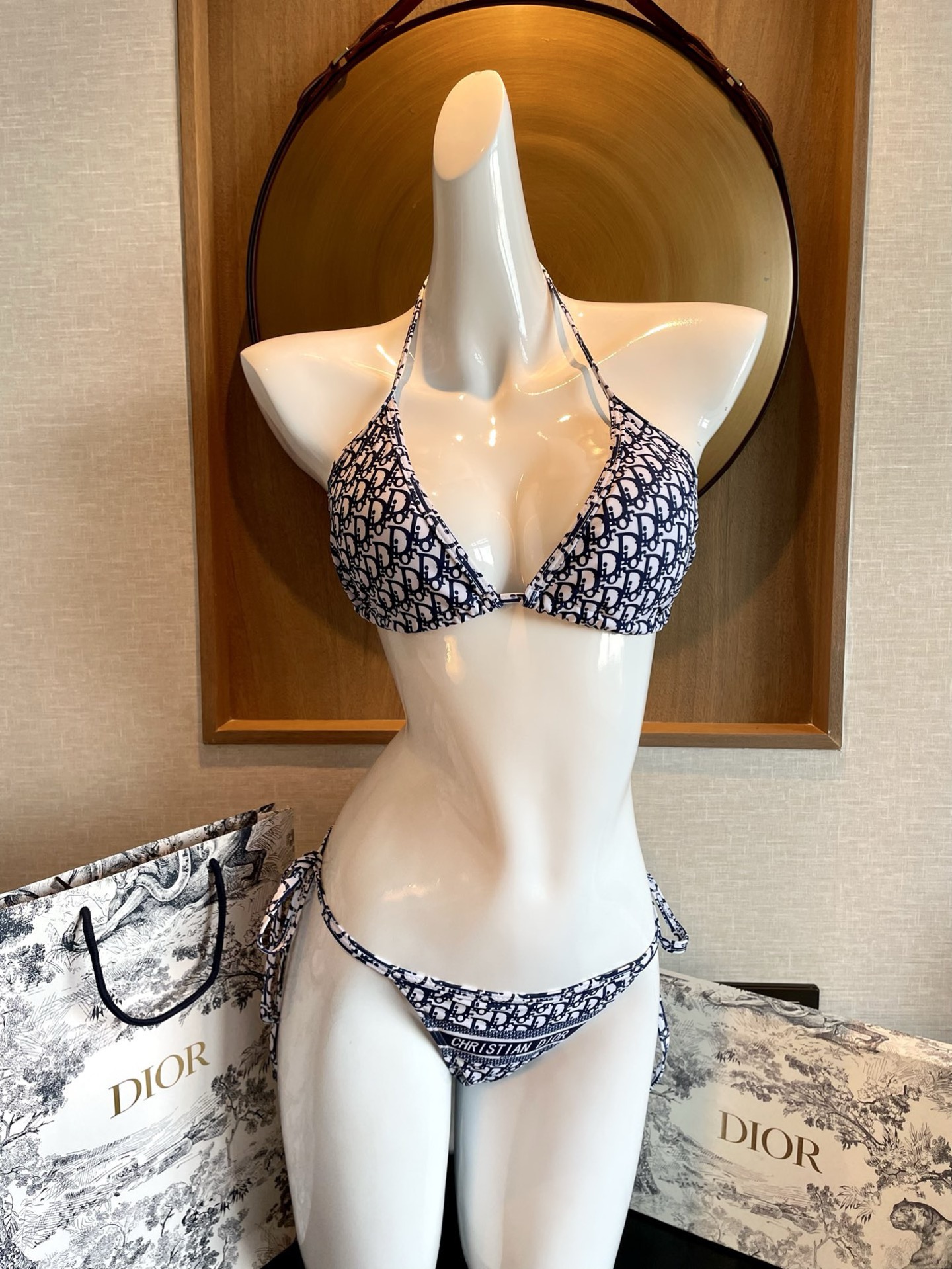 迪奥比基尼 适合多种场景的游泳衣🏊‍♀️海边 游泳池 温泉 水上乐园 漂流都可以😌内搭也完全可以 连体设