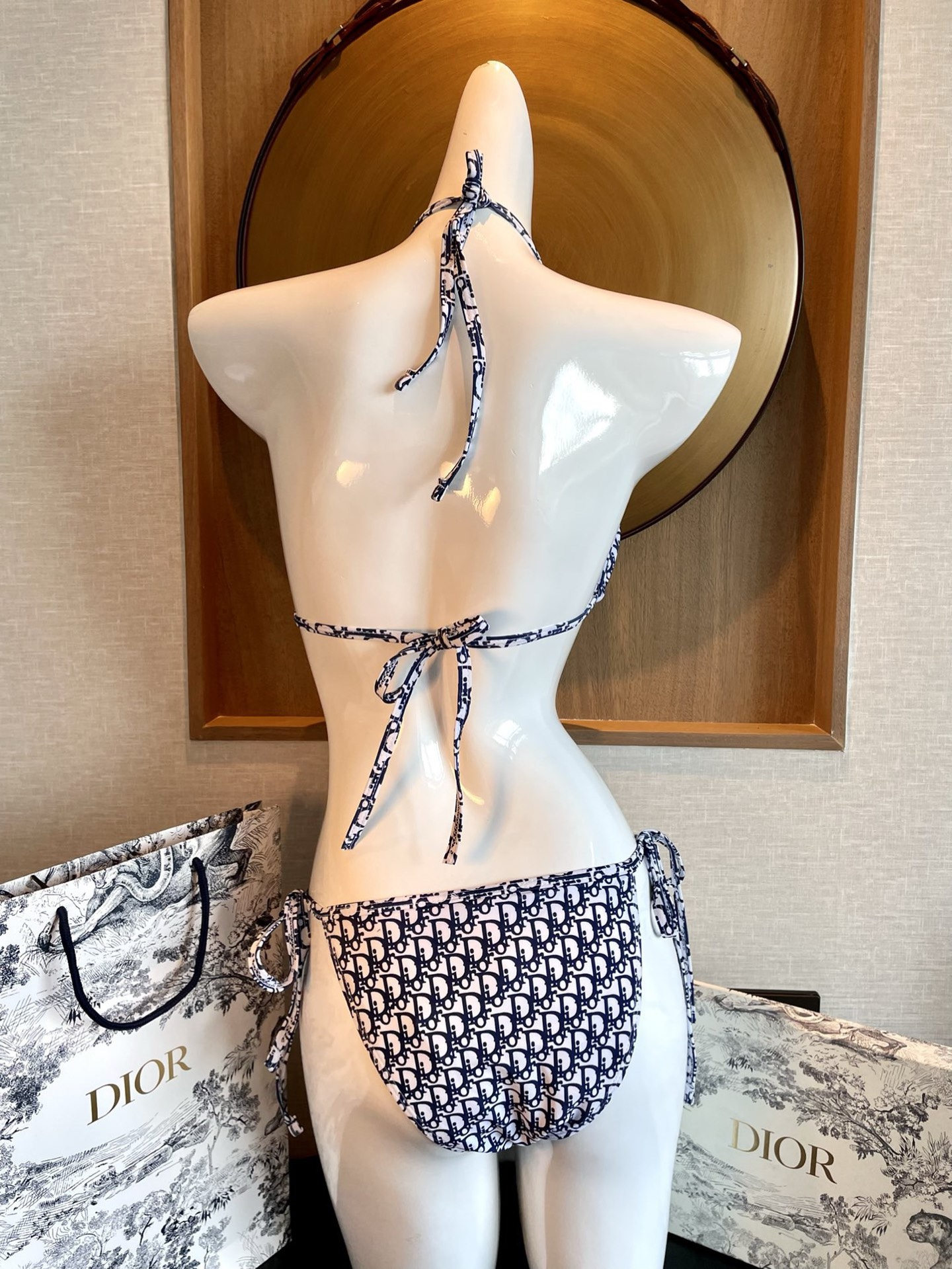 迪奥比基尼 适合多种场景的游泳衣🏊‍♀️海边 游泳池 温泉 水上乐园 漂流都可以😌内搭也完全可以 连体设