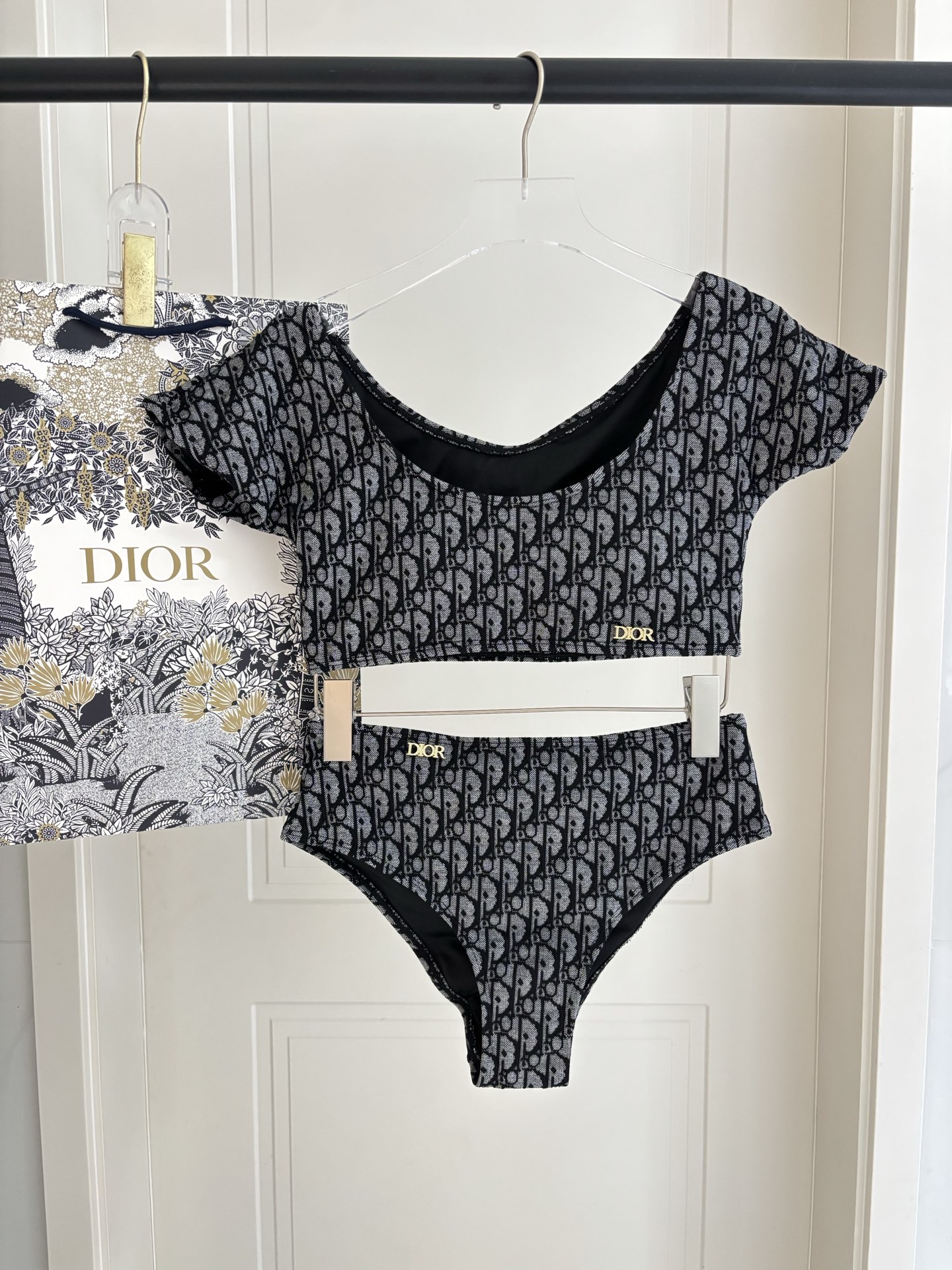 迪奥泳衣 印花适合多种场景的游泳衣🏊‍♀️海边 游泳池 温泉 水上乐园 漂流都可以😌内搭也完全可以 连体