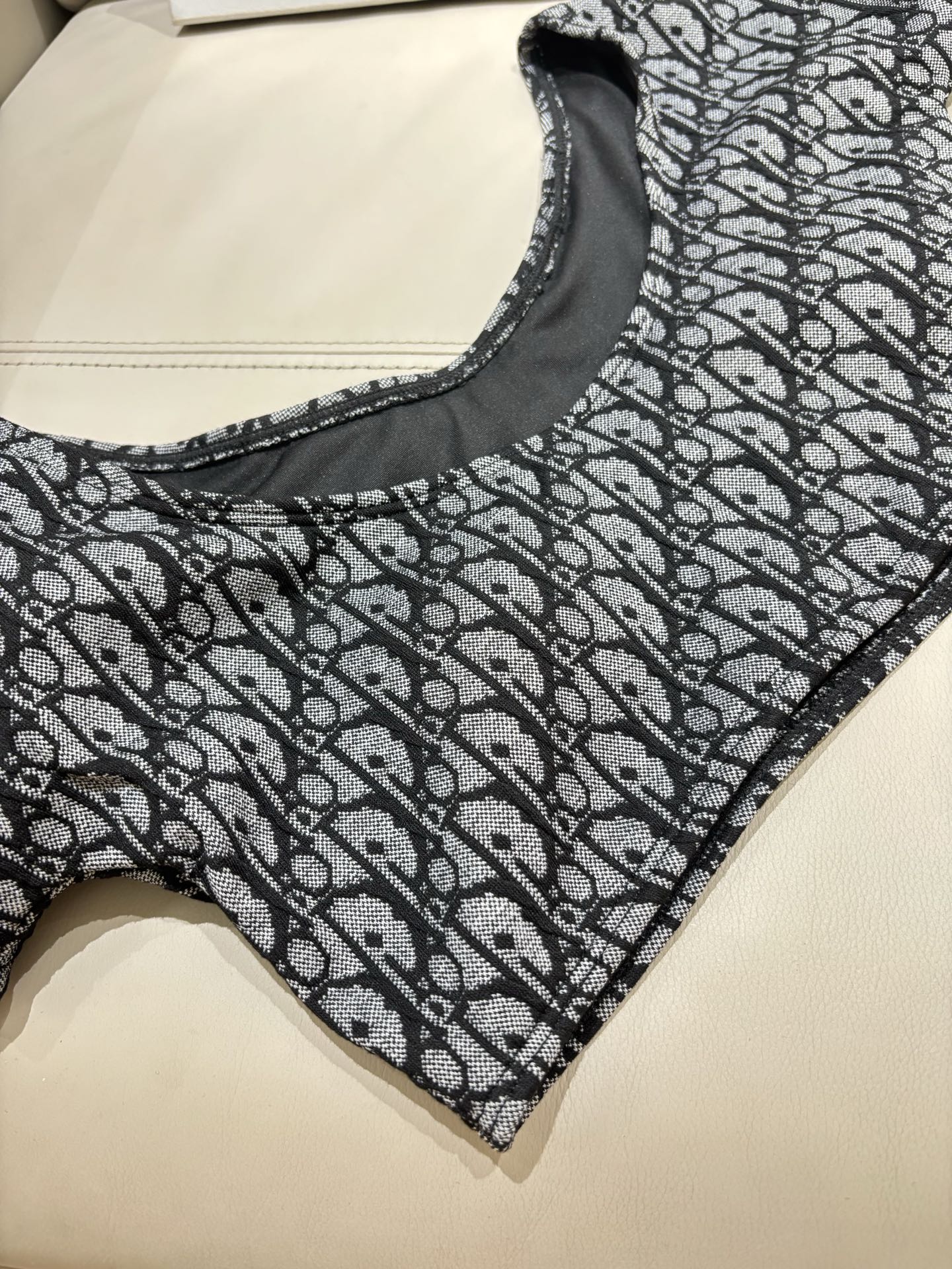 迪奥泳衣 印花适合多种场景的游泳衣🏊‍♀️海边 游泳池 温泉 水上乐园 漂流都可以😌内搭也完全可以 连体