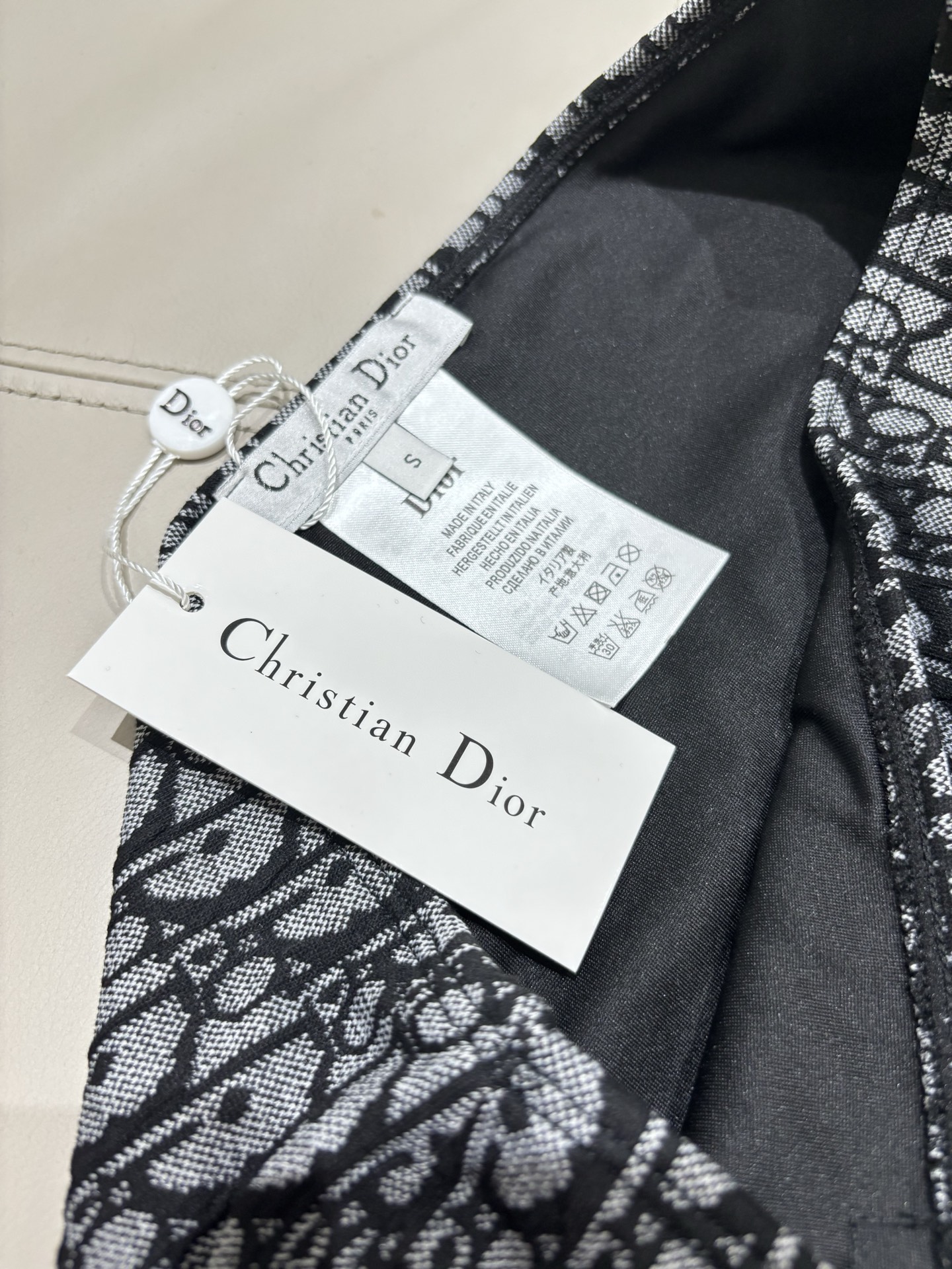 迪奥泳衣 印花适合多种场景的游泳衣🏊‍♀️海边 游泳池 温泉 水上乐园 漂流都可以😌内搭也完全可以 连体