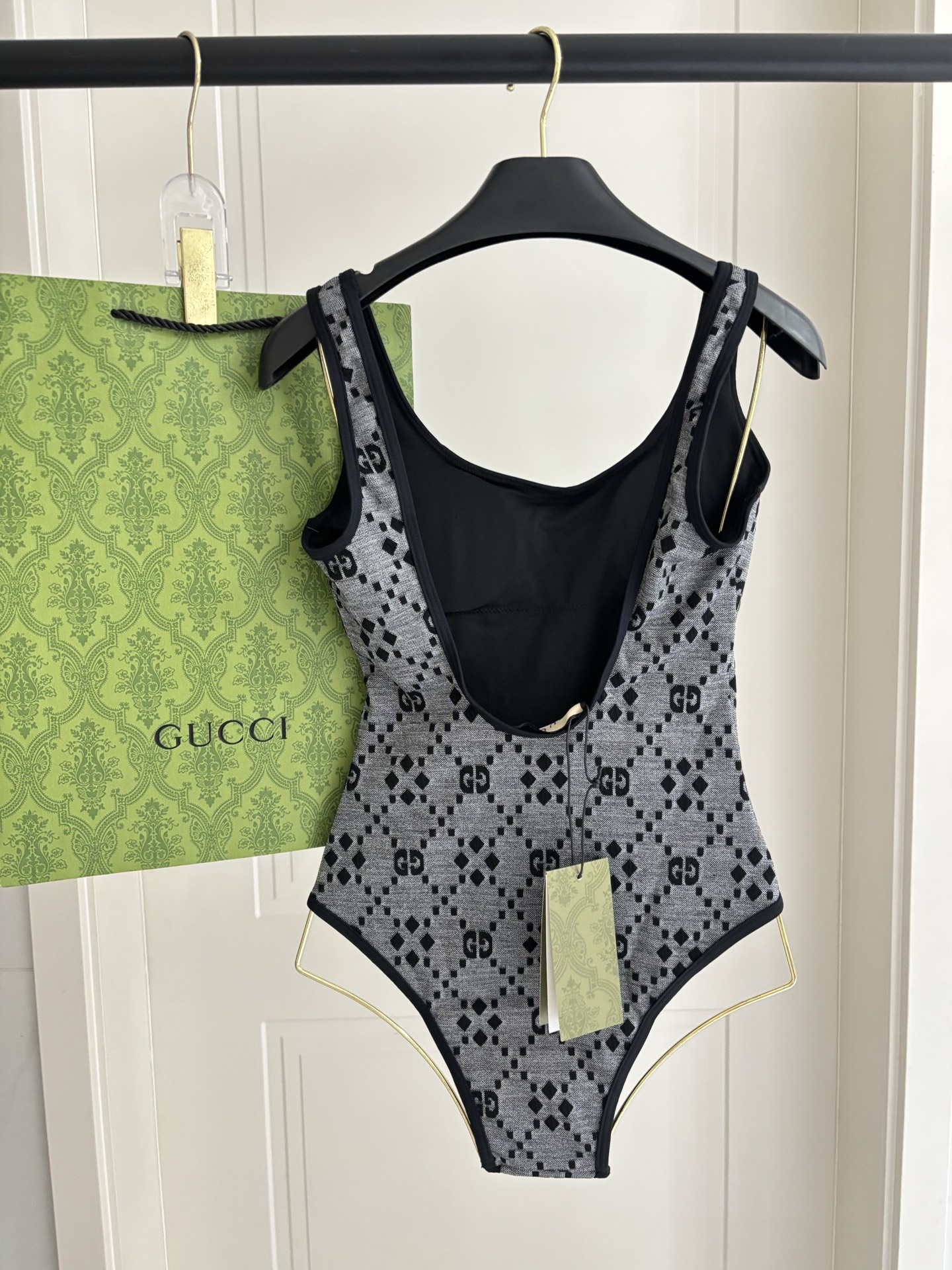 Gucci新款连体泳衣适合多种场景的游泳衣🏊‍♀️海边 游泳池 温泉 水上乐园 漂流都可以😌内搭也完全可