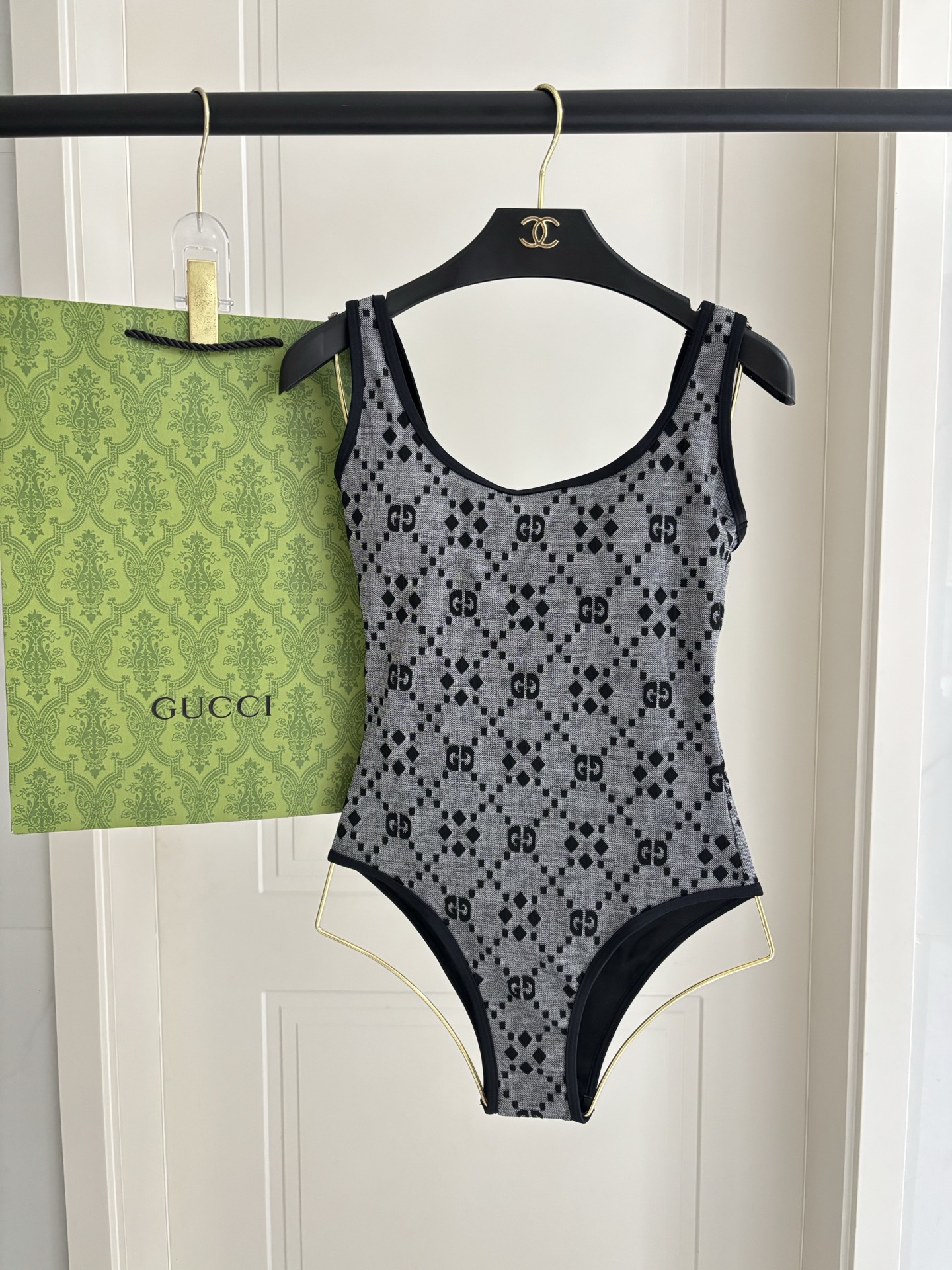 Gucci新款连体泳衣适合多种场景的游泳衣🏊‍♀️海边 游泳池 温泉 水上乐园 漂流都可以😌内搭也完全可