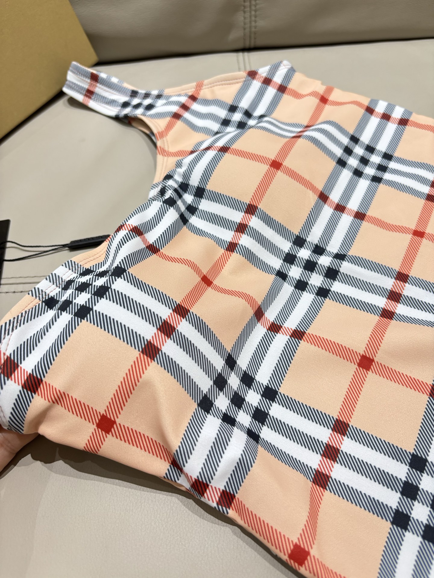 巴宝莉泳衣适合多种场景的游泳衣🏊‍♀️海边 游泳池 温泉 水上乐园 漂流都可以😌内搭也完全可以 连体设计