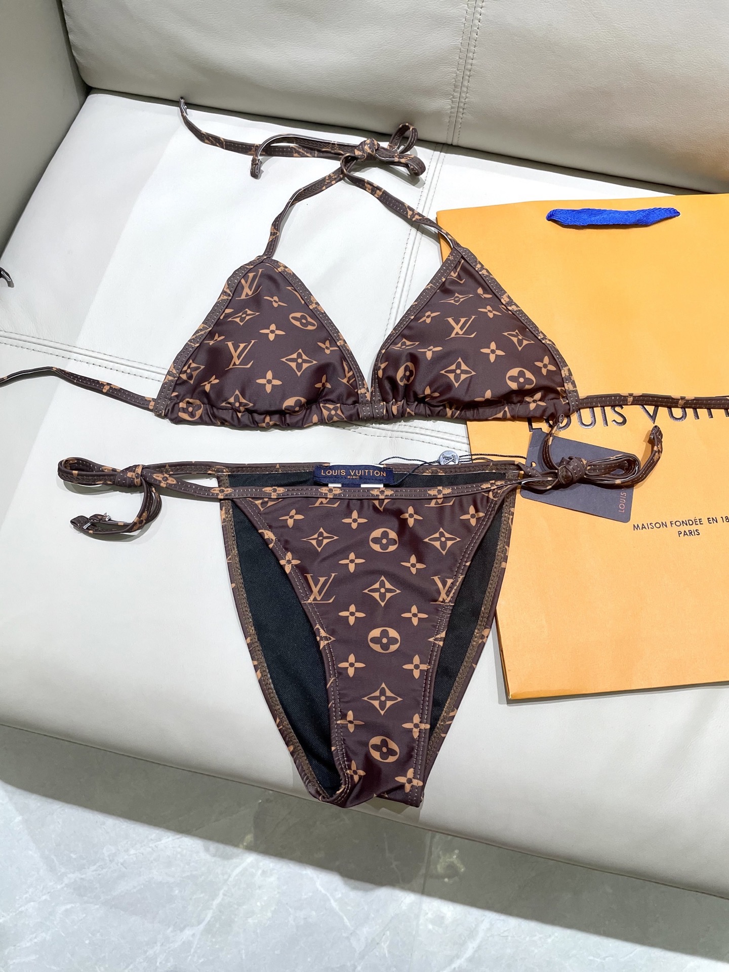 Lv新款比基尼👙❤️😍🥰适合多种场景的游泳衣🏊‍♀️海边 游泳池 温泉 水上乐园 漂流都可以😌内搭外穿也