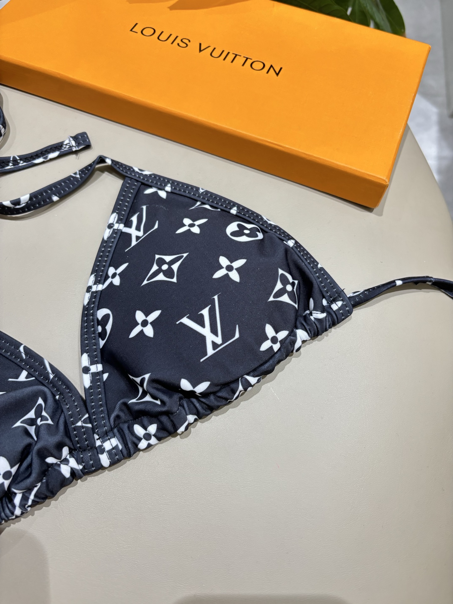 Lv新款比基尼👙❤️😍🥰适合多种场景的游泳衣🏊‍♀️海边 游泳池 温泉 水上乐园 漂流都可以😌内搭外穿也