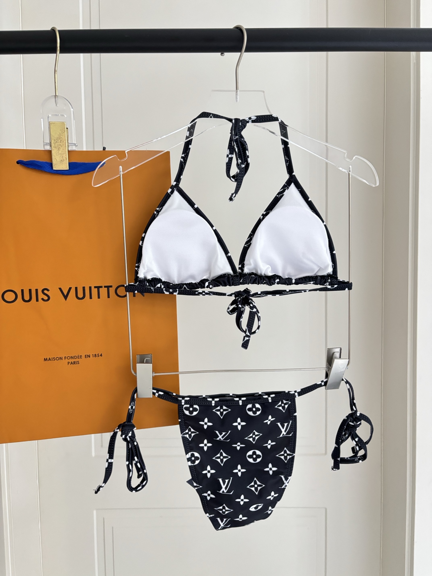 Lv新款比基尼👙❤️😍🥰适合多种场景的游泳衣🏊‍♀️海边 游泳池 温泉 水上乐园 漂流都可以😌内搭外穿也