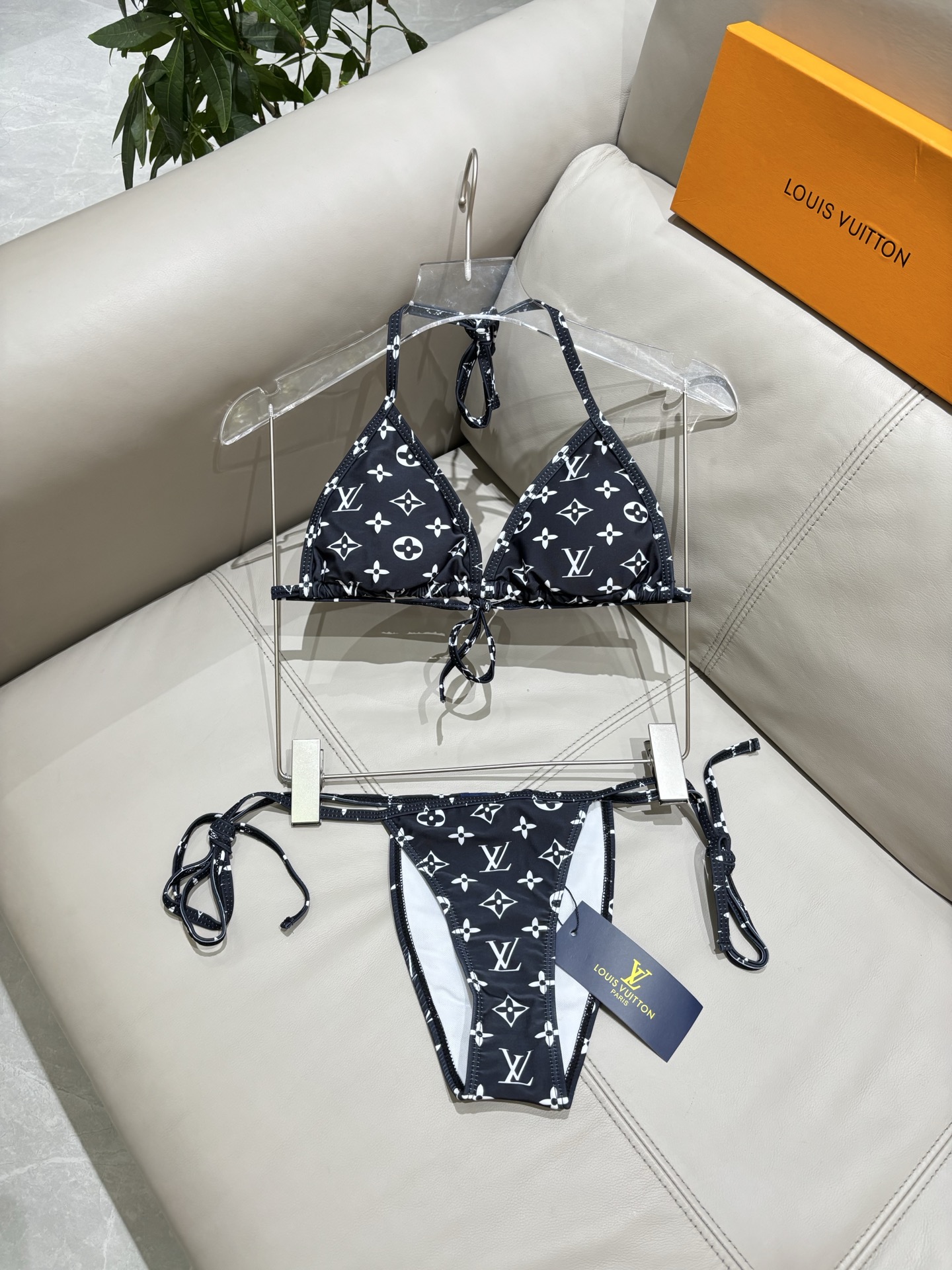 Lv新款比基尼👙❤️😍🥰适合多种场景的游泳衣🏊‍♀️海边 游泳池 温泉 水上乐园 漂流都可以😌内搭外穿也