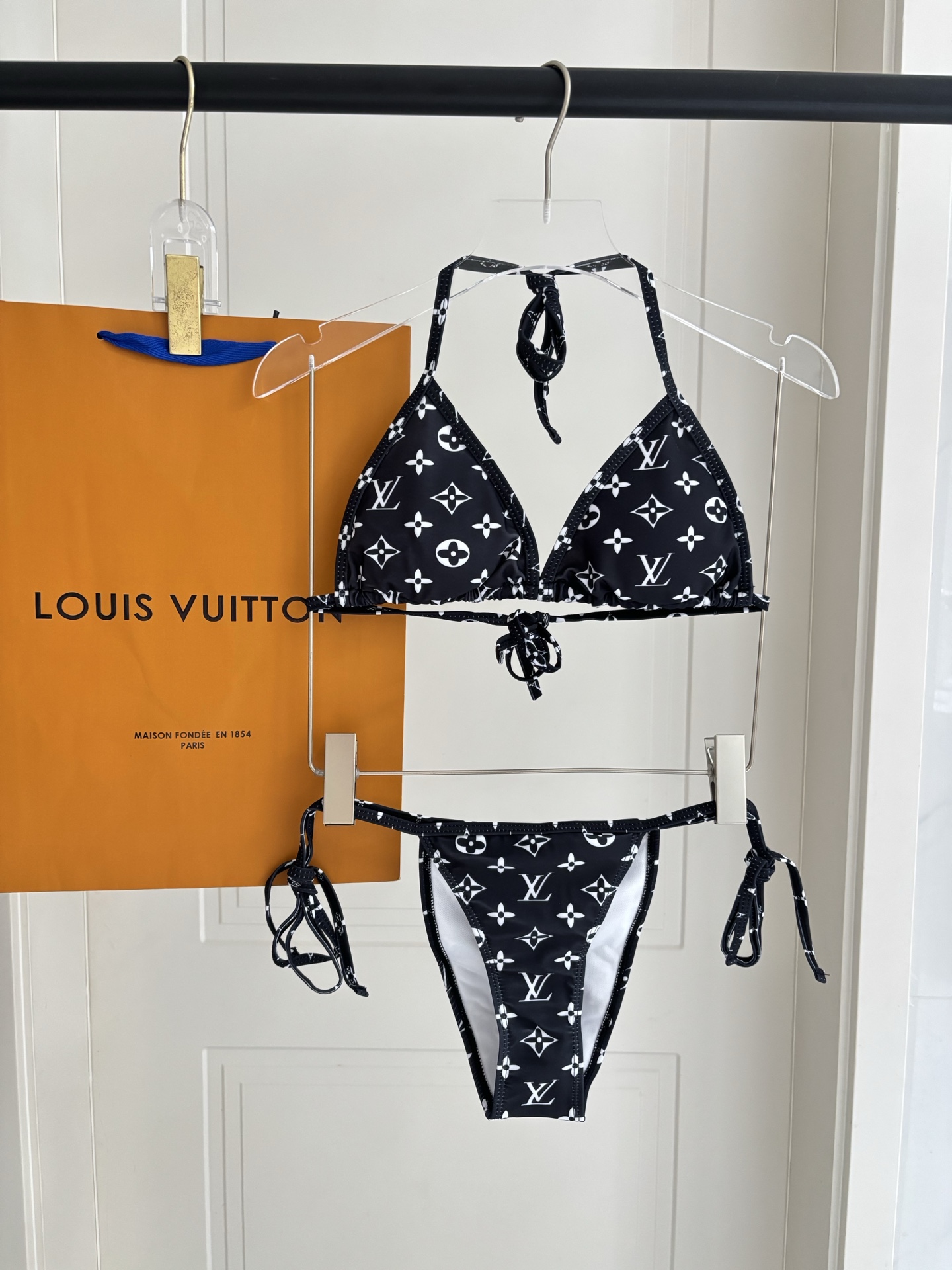 Lv新款比基尼👙❤️😍🥰适合多种场景的游泳衣🏊‍♀️海边 游泳池 温泉 水上乐园 漂流都可以😌内搭外穿也