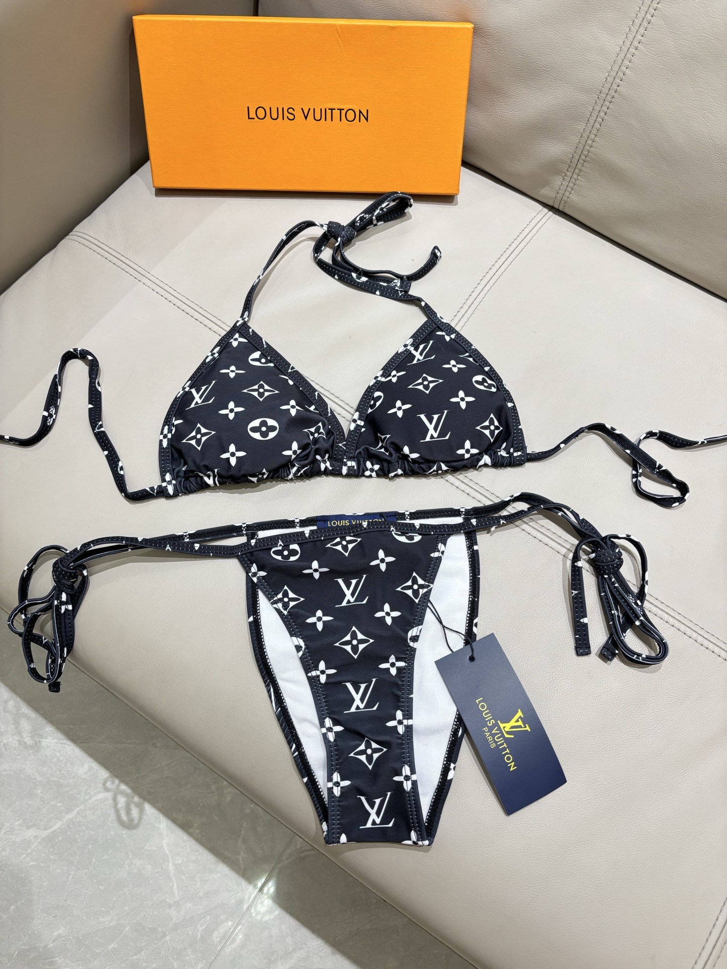 Lv新款比基尼👙❤️😍🥰适合多种场景的游泳衣🏊‍♀️海边 游泳池 温泉 水上乐园 漂流都可以😌内搭外穿也