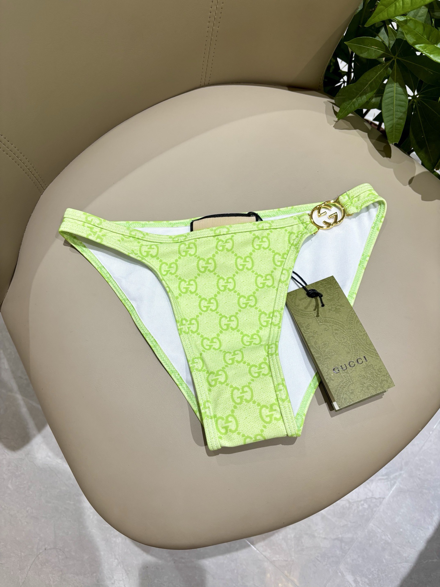 Gucci古奇新款比基尼泳衣👙❤️😍🥰适合多种场景的游泳衣🏊‍♀️海边 游泳池 温泉 水上乐园 漂流都可