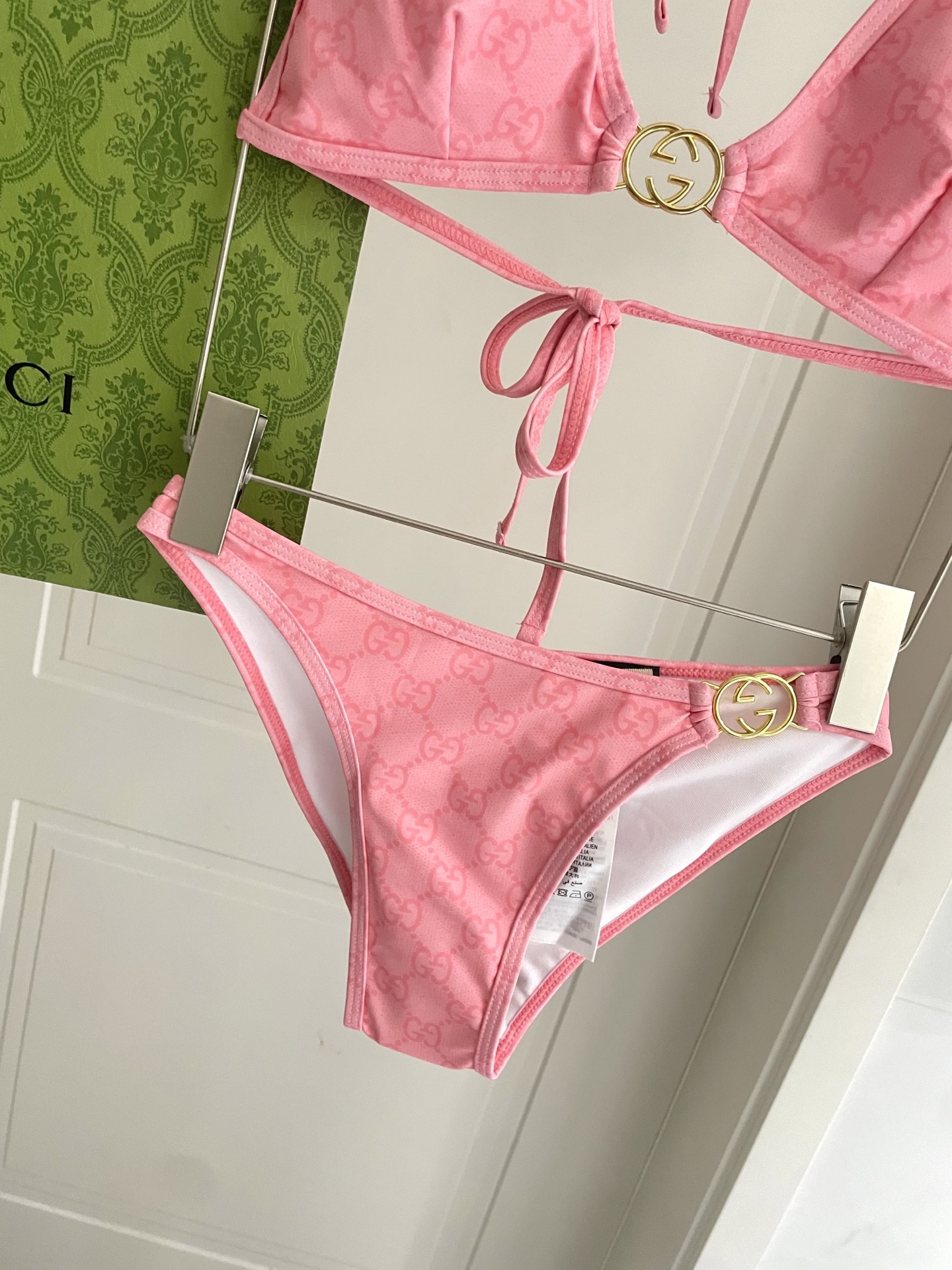 Gucci古奇新款比基尼泳衣👙❤️😍🥰适合多种场景的游泳衣🏊‍♀️海边 游泳池 温泉 水上乐园 漂流都可