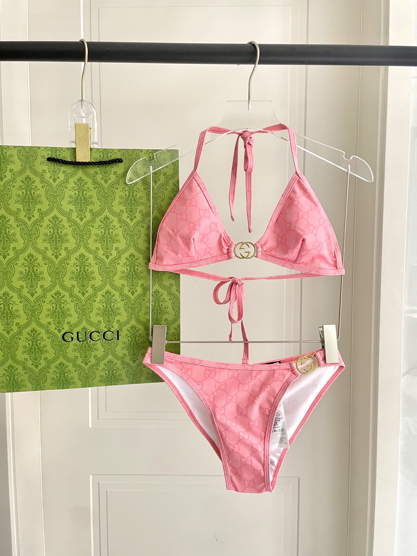 Gucci古奇新款比基尼泳衣👙❤️😍🥰适合多种场景的游泳衣🏊‍♀️海边 游泳池 温泉 水上乐园 漂流都可