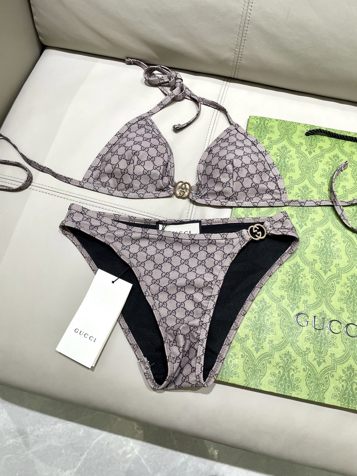 Gucci古奇新款比基尼泳衣👙❤️😍🥰适合多种场景的游泳衣🏊‍♀️海边 游泳池 温泉 水上乐园 漂流都可