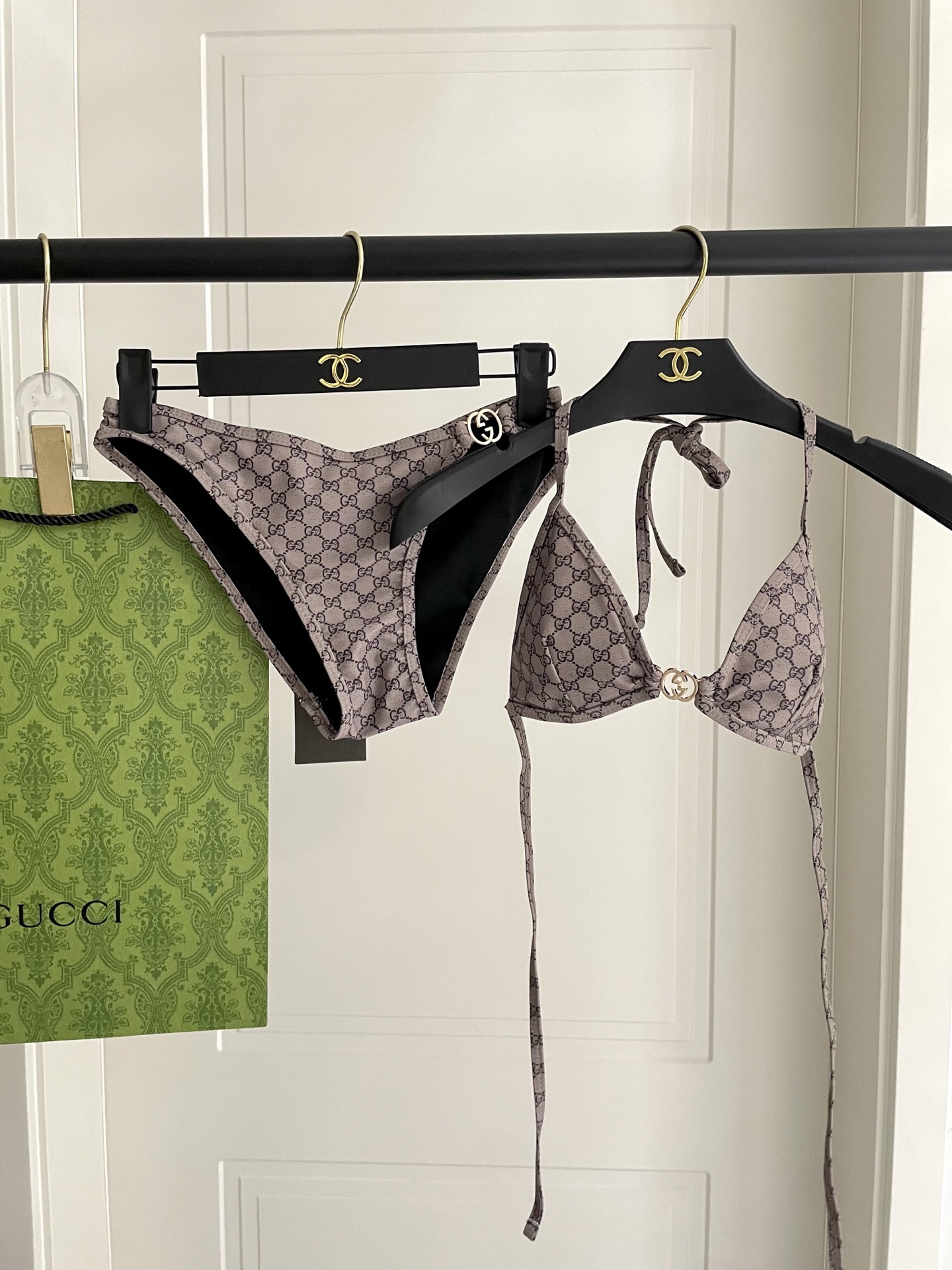 Gucci古奇新款比基尼泳衣👙❤️😍🥰适合多种场景的游泳衣🏊‍♀️海边 游泳池 温泉 水上乐园 漂流都可