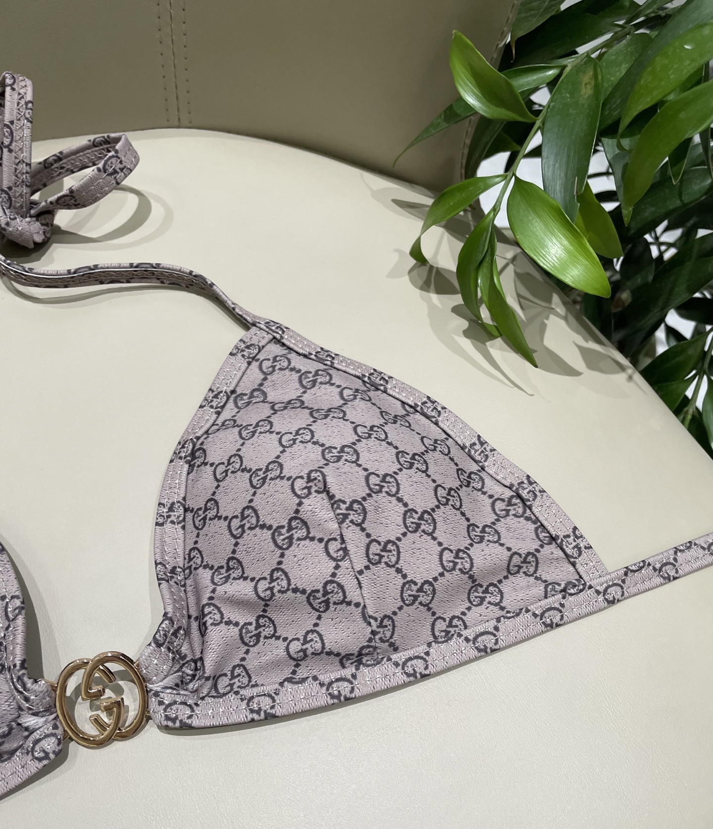 Gucci古奇新款比基尼泳衣👙❤️😍🥰适合多种场景的游泳衣🏊‍♀️海边 游泳池 温泉 水上乐园 漂流都可