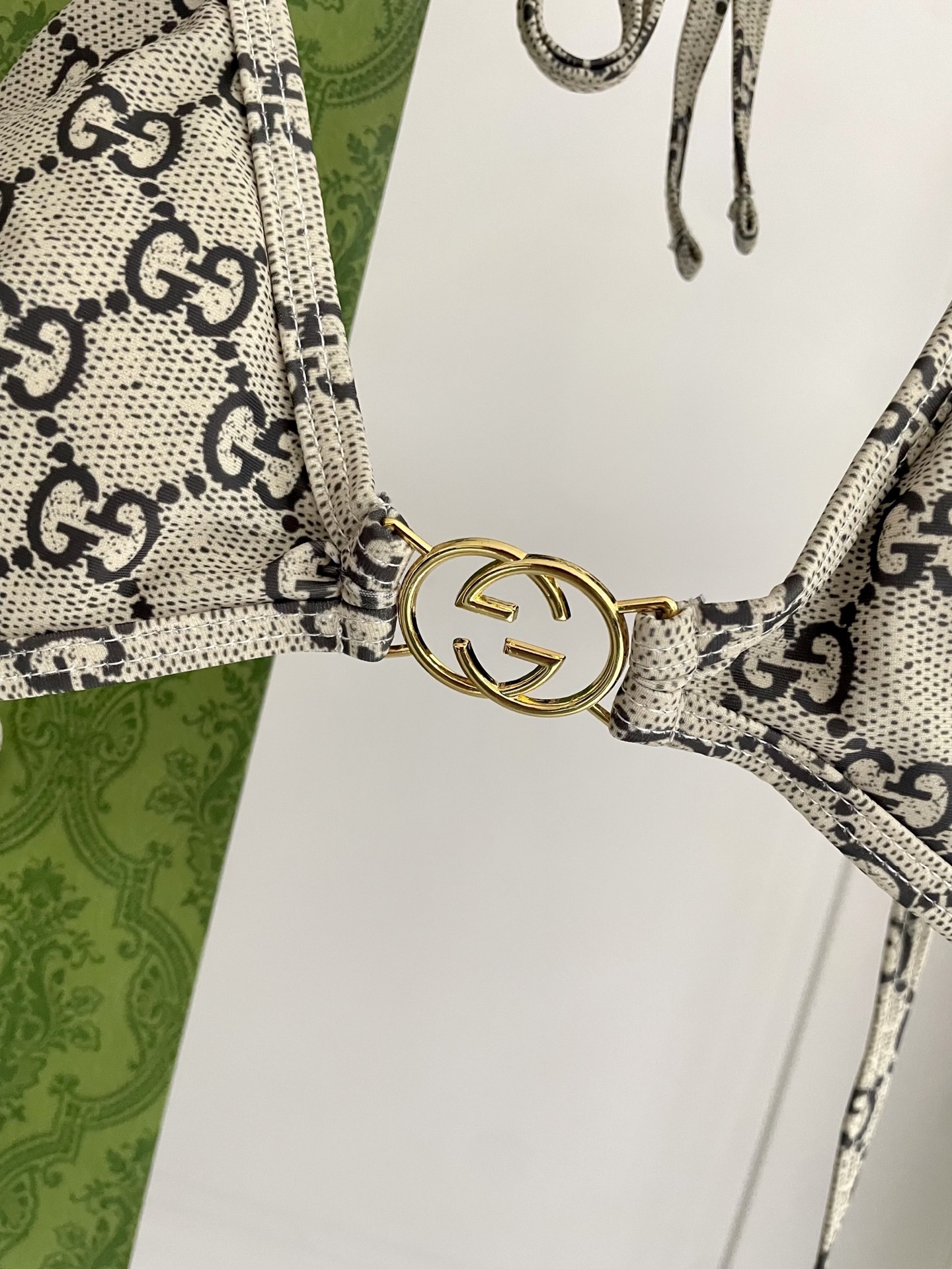 Gucci古奇新款比基尼泳衣👙❤️😍🥰适合多种场景的游泳衣🏊‍♀️海边 游泳池 温泉 水上乐园 漂流都可