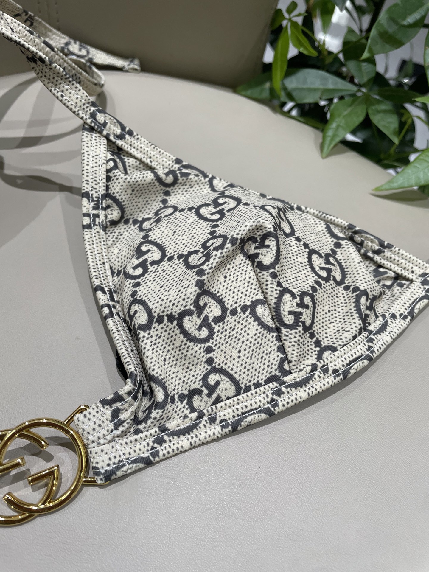 Gucci古奇新款比基尼泳衣👙❤️😍🥰适合多种场景的游泳衣🏊‍♀️海边 游泳池 温泉 水上乐园 漂流都可