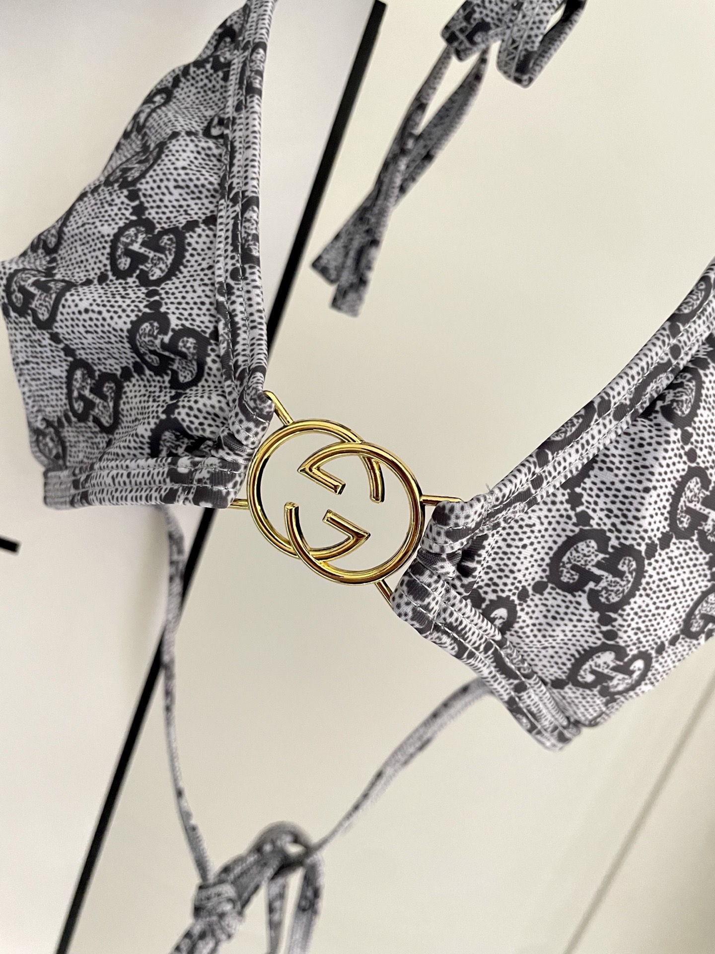 Gucci古奇新款比基尼泳衣👙❤️😍🥰适合多种场景的游泳衣🏊‍♀️海边 游泳池 温泉 水上乐园 漂流都可