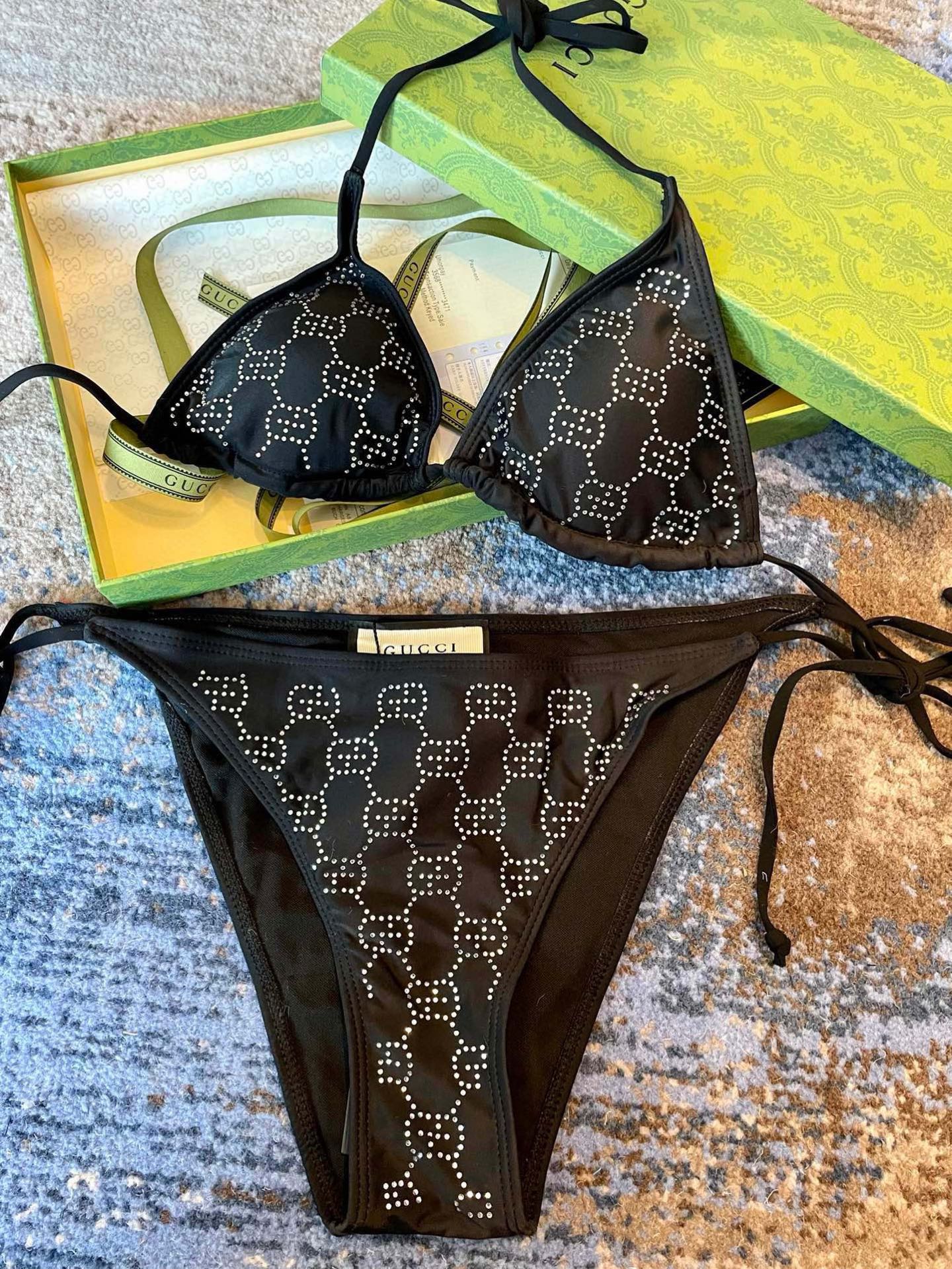 Gucci古奇新款比基尼泳衣👙❤️😍🥰适合多种场景的游泳衣🏊‍♀️海边 游泳池 温泉 水上乐园 漂流都可