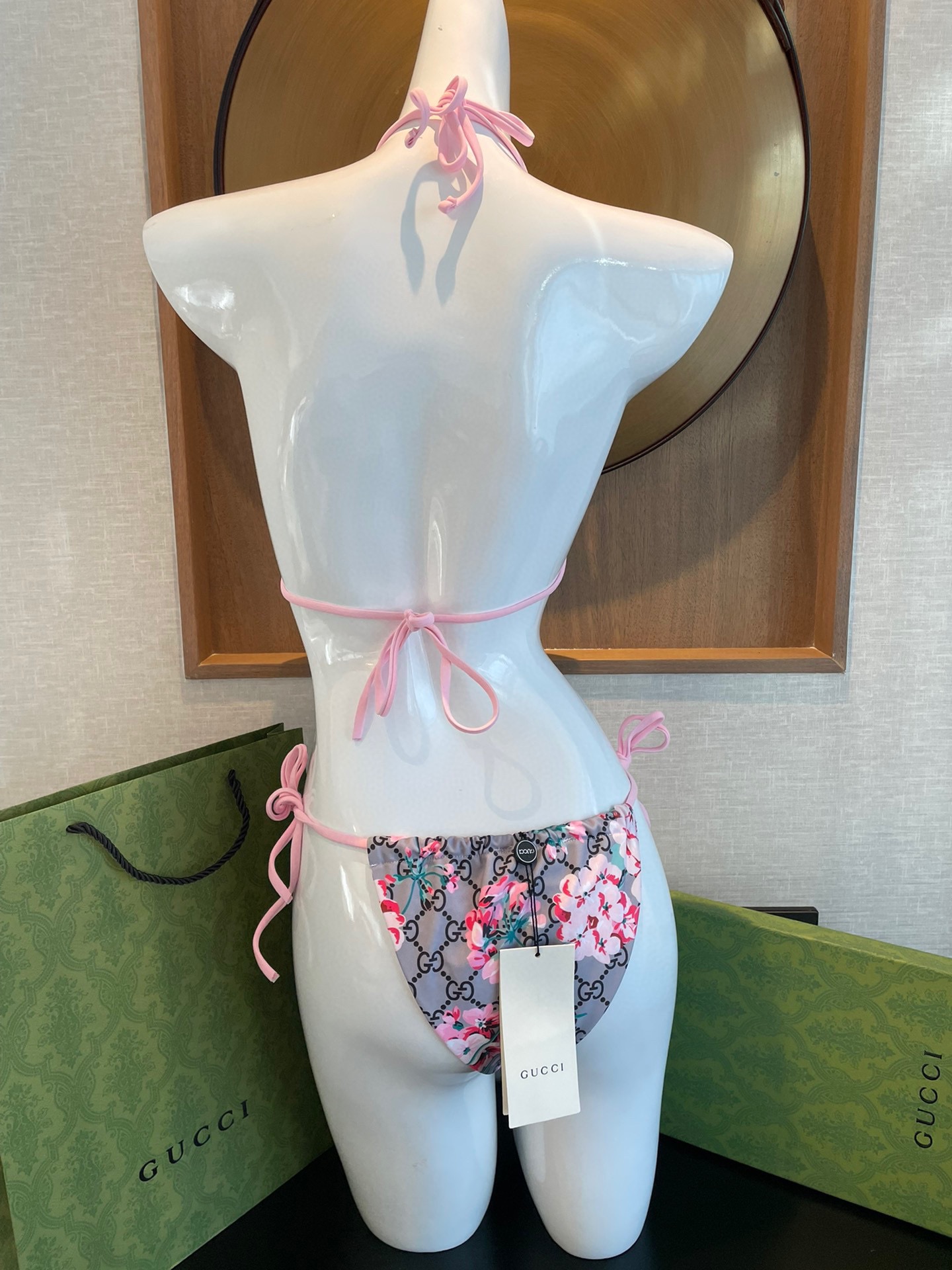 Gucci古奇新款比基尼泳衣👙❤️😍🥰适合多种场景的游泳衣🏊‍♀️海边 游泳池 温泉 水上乐园 漂流都可