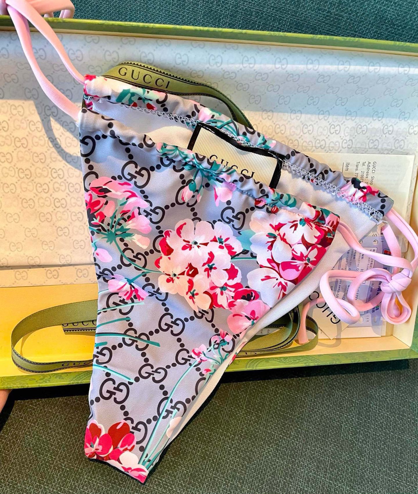 Gucci古奇新款比基尼泳衣👙❤️😍🥰适合多种场景的游泳衣🏊‍♀️海边 游泳池 温泉 水上乐园 漂流都可