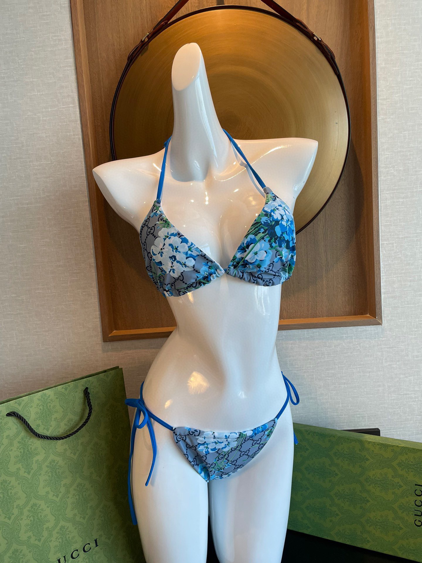 Gucci古奇新款比基尼泳衣👙❤️😍🥰适合多种场景的游泳衣🏊‍♀️海边 游泳池 温泉 水上乐园 漂流都可