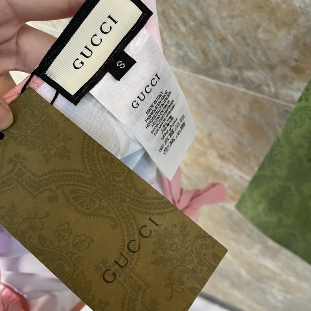 Gucci新款泳衣2件套 😍🥰适合多种场景的游泳衣🏊‍♀️海边 游泳池 温泉 水上乐园 漂流都可以😌内搭