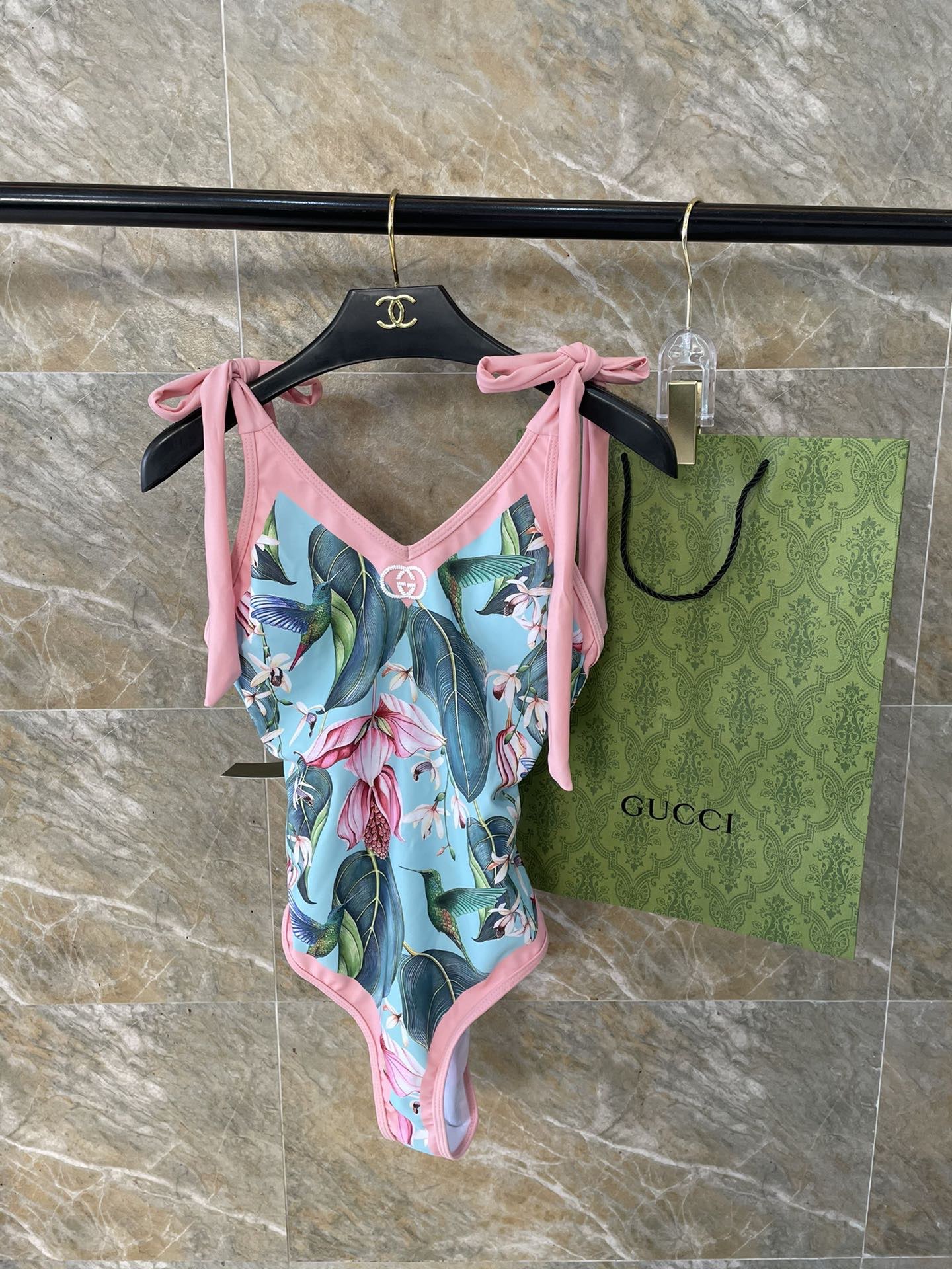 Gucci新款泳衣2件套 😍🥰适合多种场景的游泳衣🏊‍♀️海边 游泳池 温泉 水上乐园 漂流都可以😌内搭