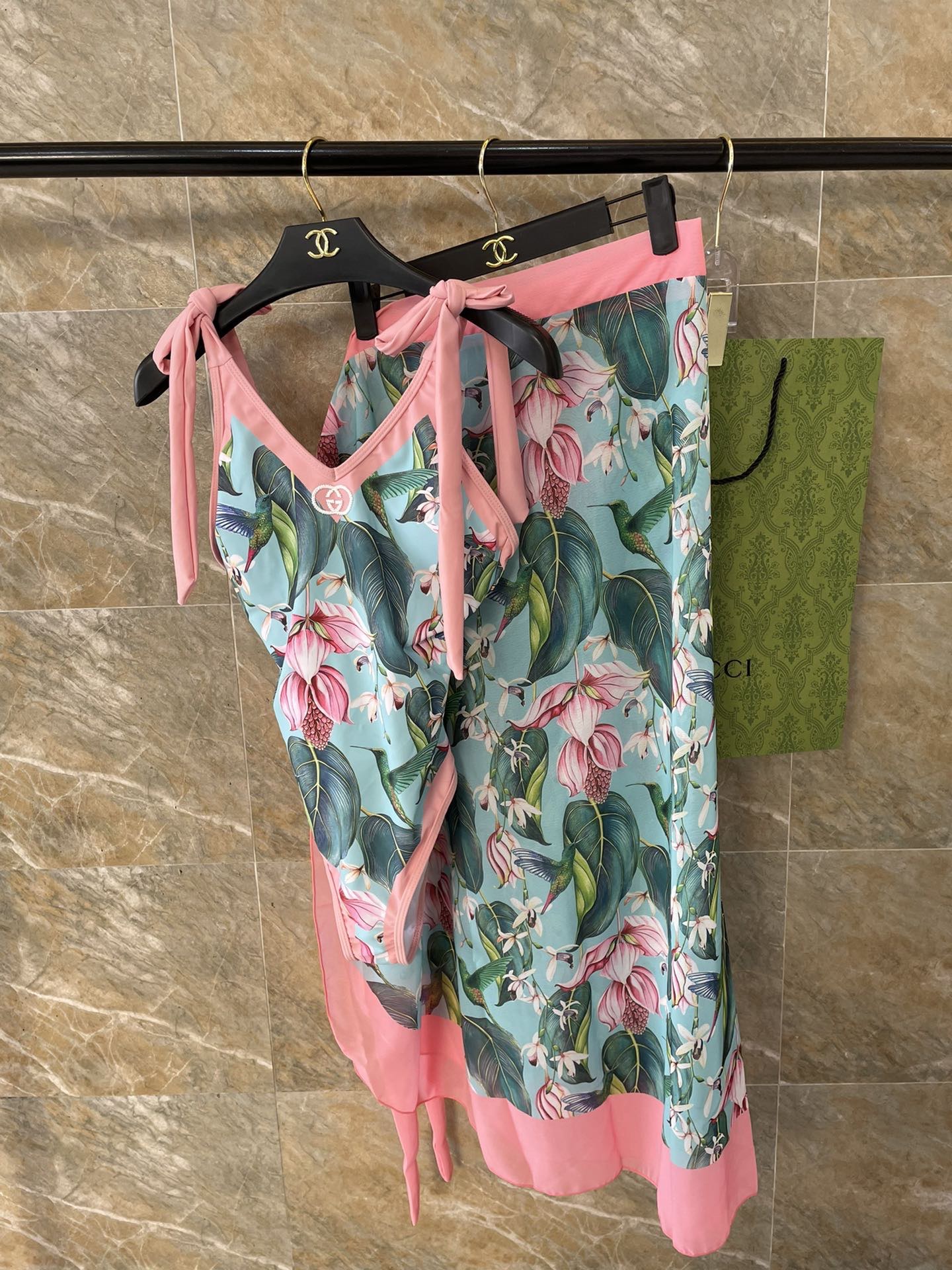 Gucci新款泳衣2件套 😍🥰适合多种场景的游泳衣🏊‍♀️海边 游泳池 温泉 水上乐园 漂流都可以😌内搭