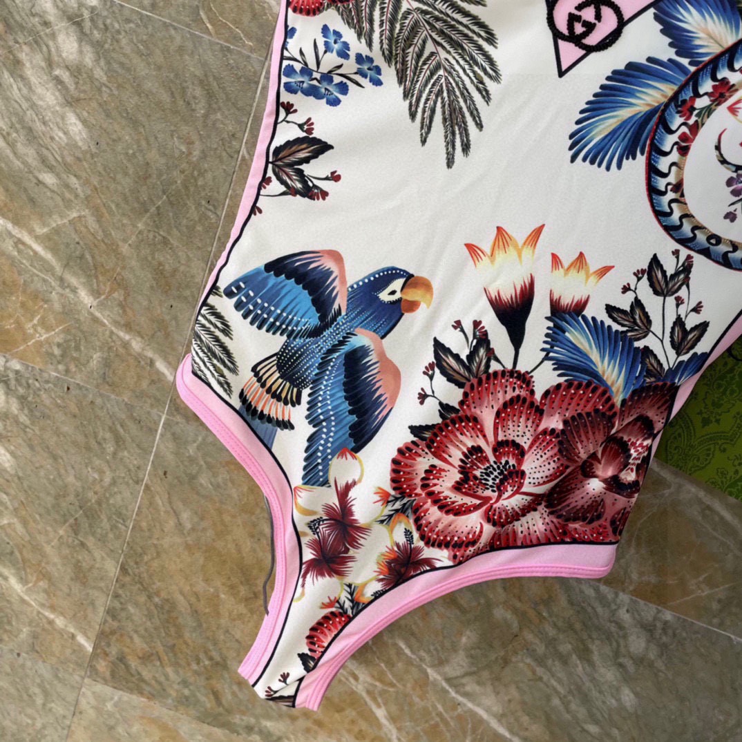 Gucci新款泳衣2件套 😍🥰适合多种场景的游泳衣🏊‍♀️海边 游泳池 温泉 水上乐园 漂流都可以😌内搭