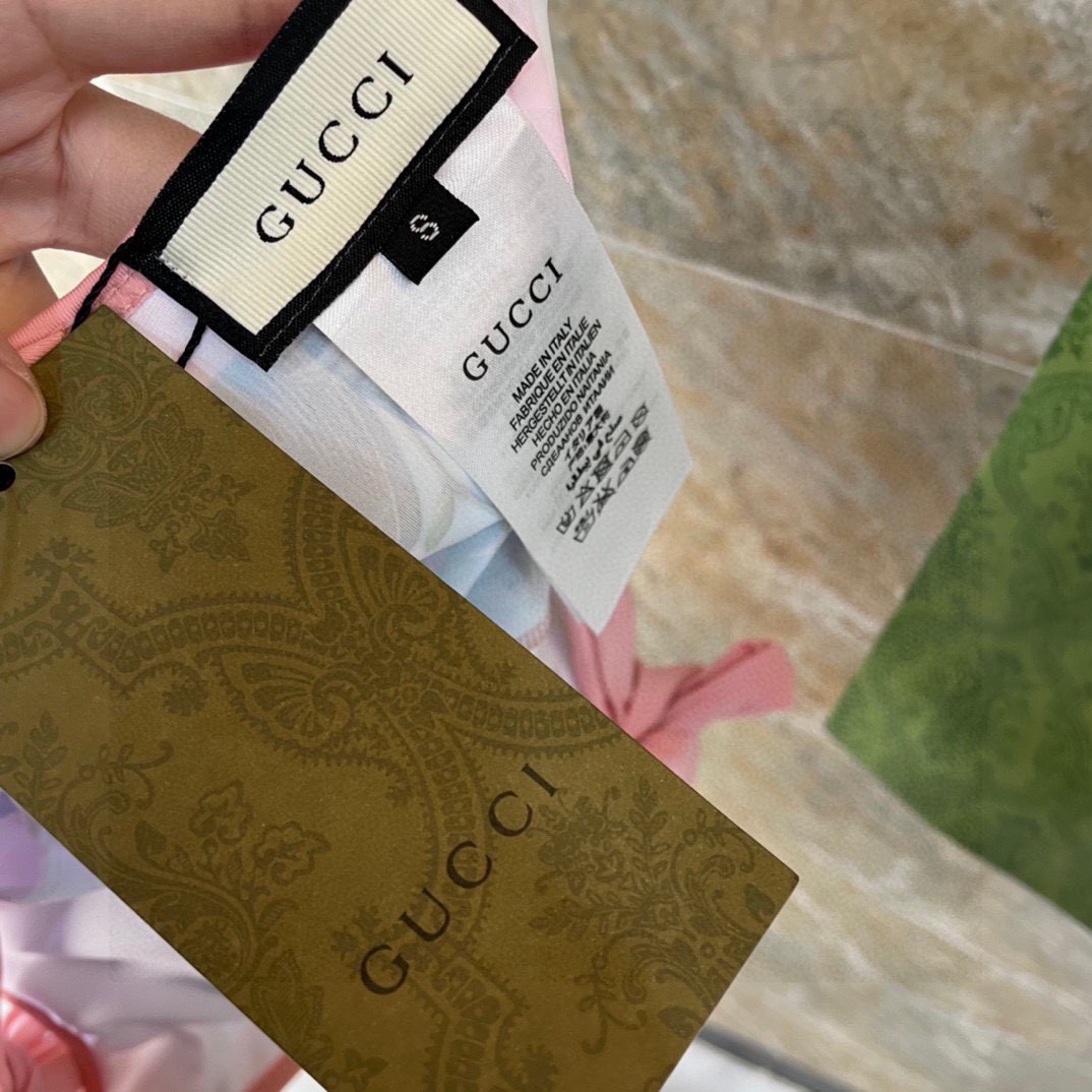 Gucci新款泳衣2件套 😍🥰适合多种场景的游泳衣🏊‍♀️海边 游泳池 温泉 水上乐园 漂流都可以😌内搭