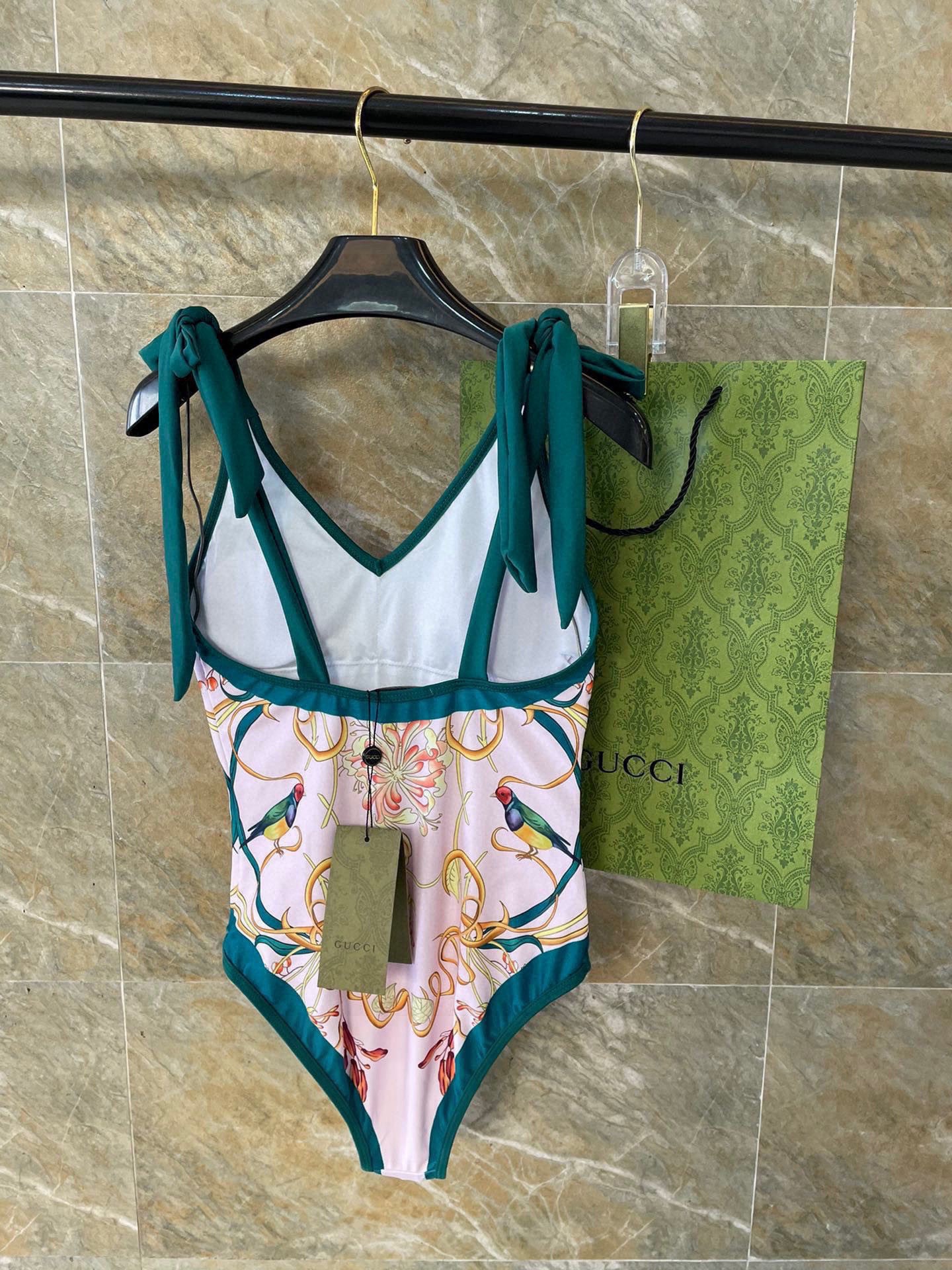 Gucci新款泳衣2件套 😍🥰适合多种场景的游泳衣🏊‍♀️海边 游泳池 温泉 水上乐园 漂流都可以😌内搭