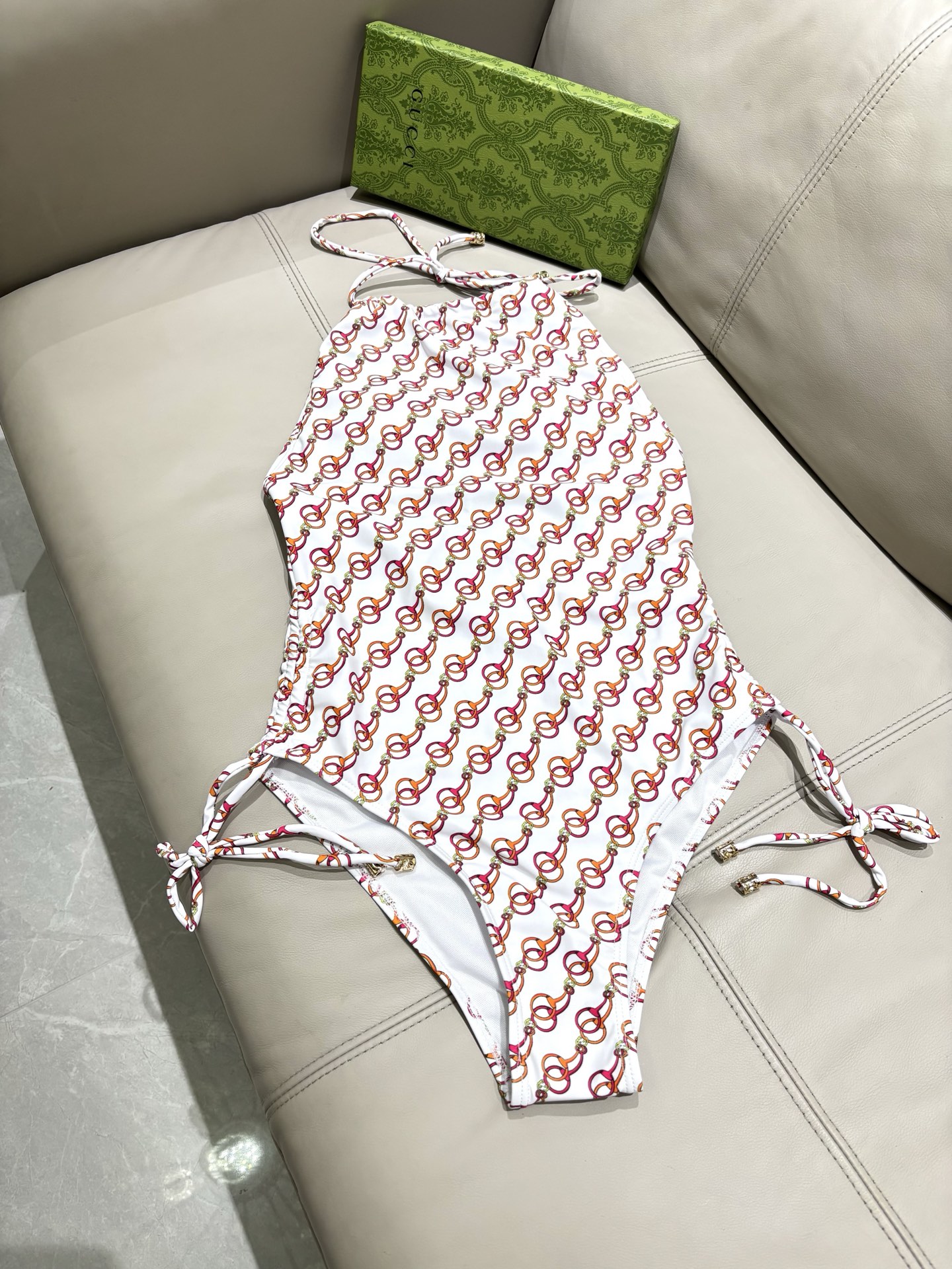 Gucci古奇新款泳衣👙❤️😍🥰适合多种场景的游泳衣🏊‍♀️海边 游泳池 温泉 水上乐园 漂流都可以😌内