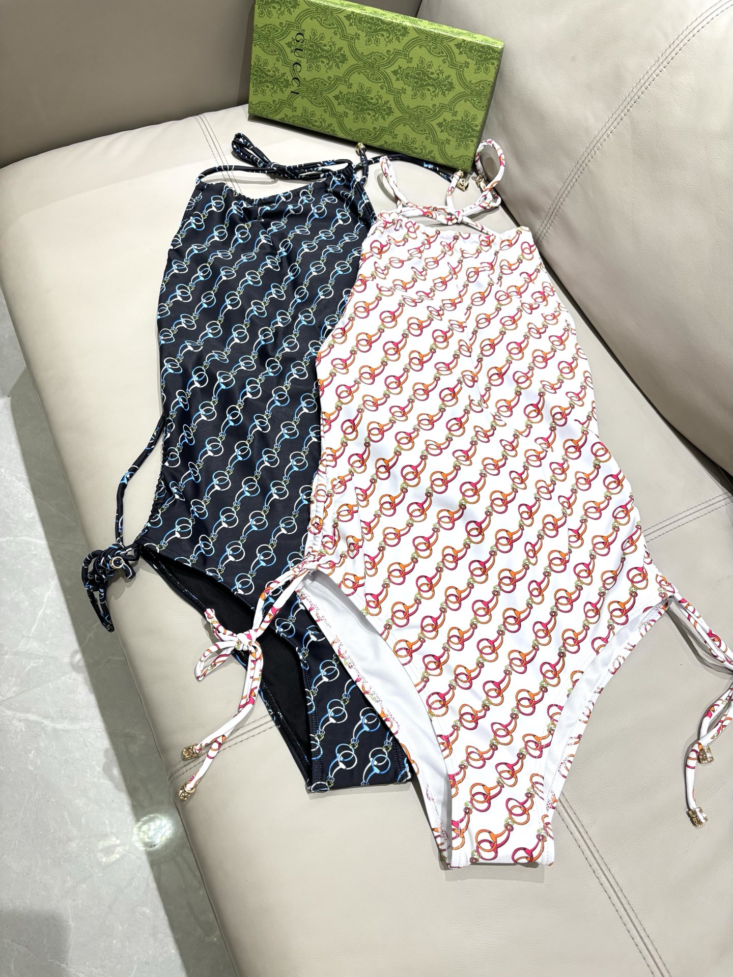 Gucci古奇新款泳衣👙❤️😍🥰适合多种场景的游泳衣🏊‍♀️海边 游泳池 温泉 水上乐园 漂流都可以😌内